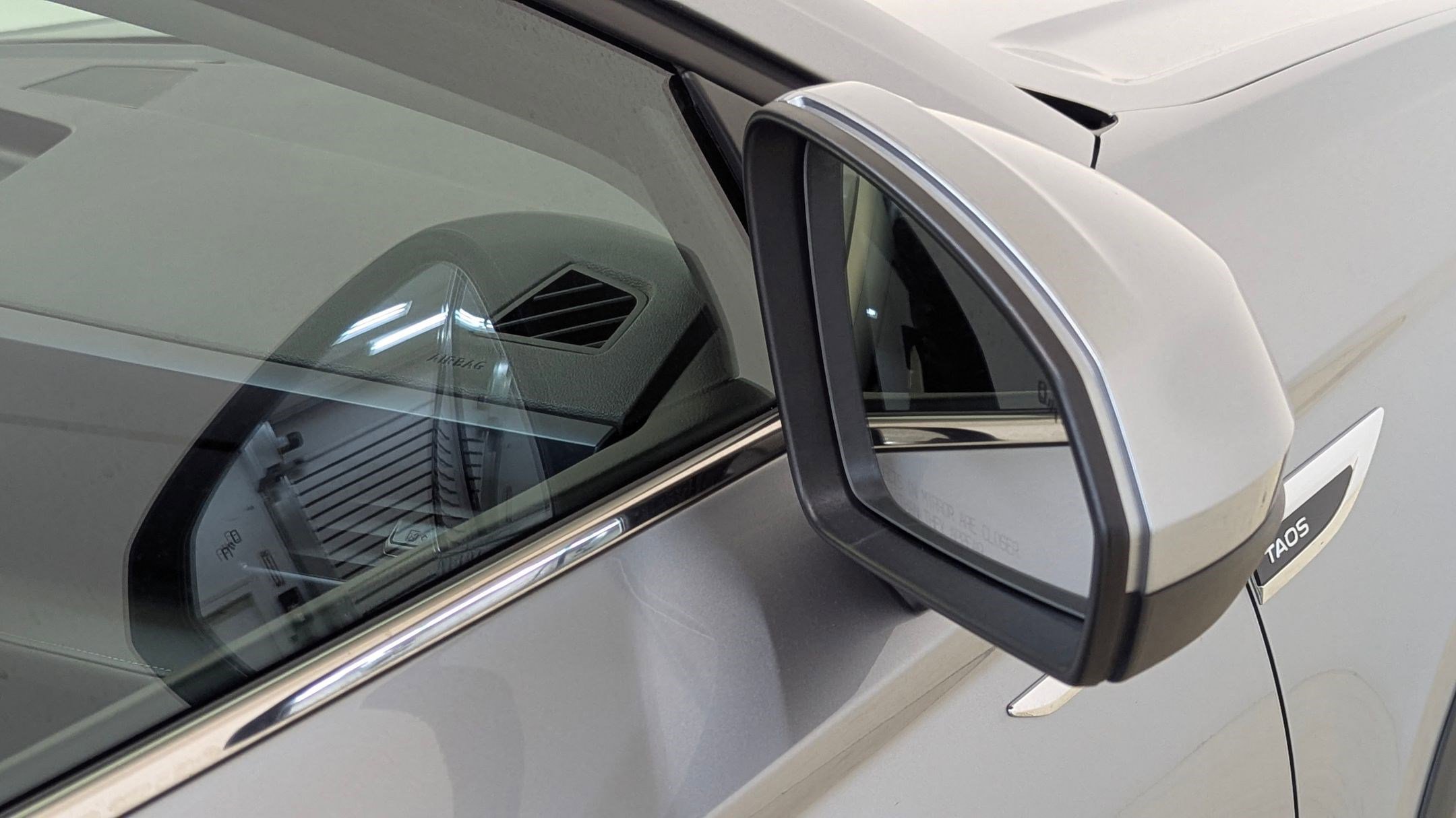 Used 2024 Volkswagen Taos SE image 22