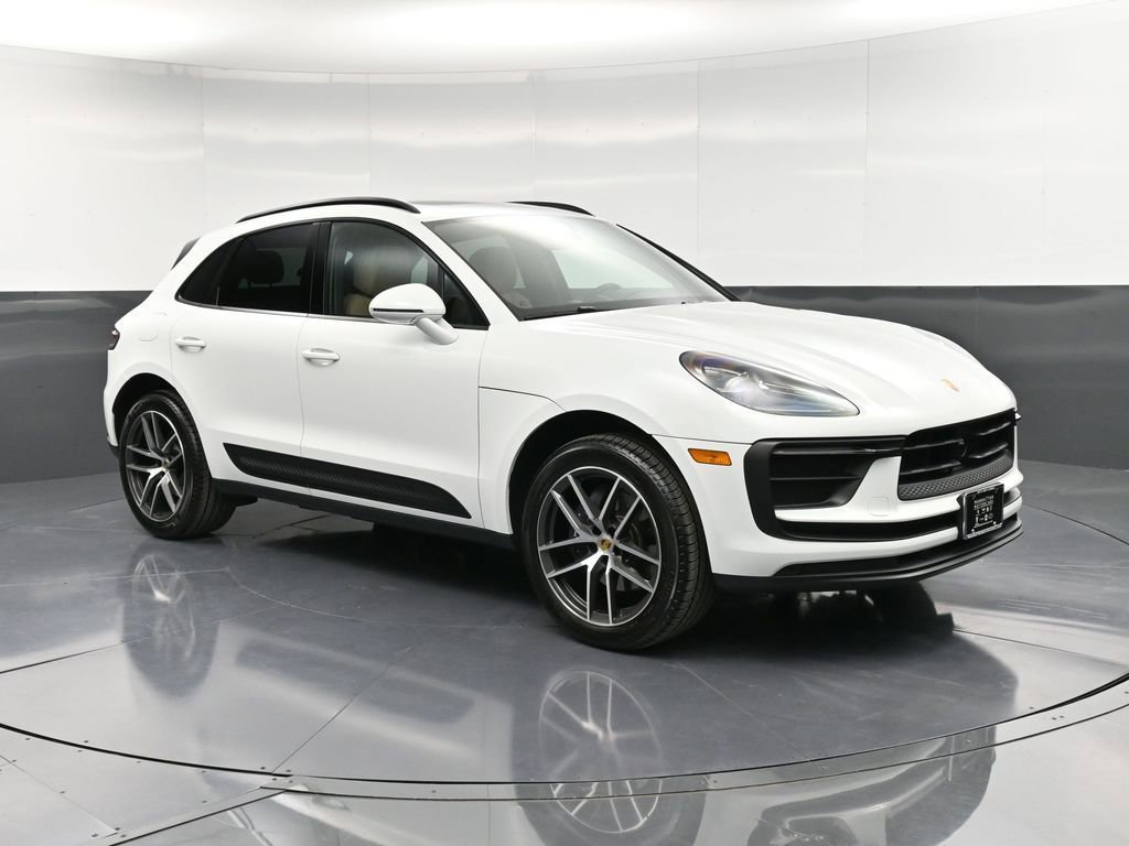 Certified 2025 Porsche Macan image 10