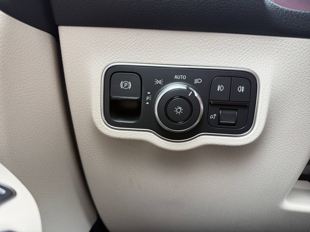 Certified 2025 Mercedes-Benz GLB 250 image 23