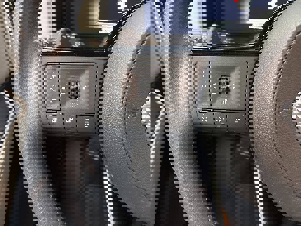 Used 2024 Nissan Rogue SL image 37