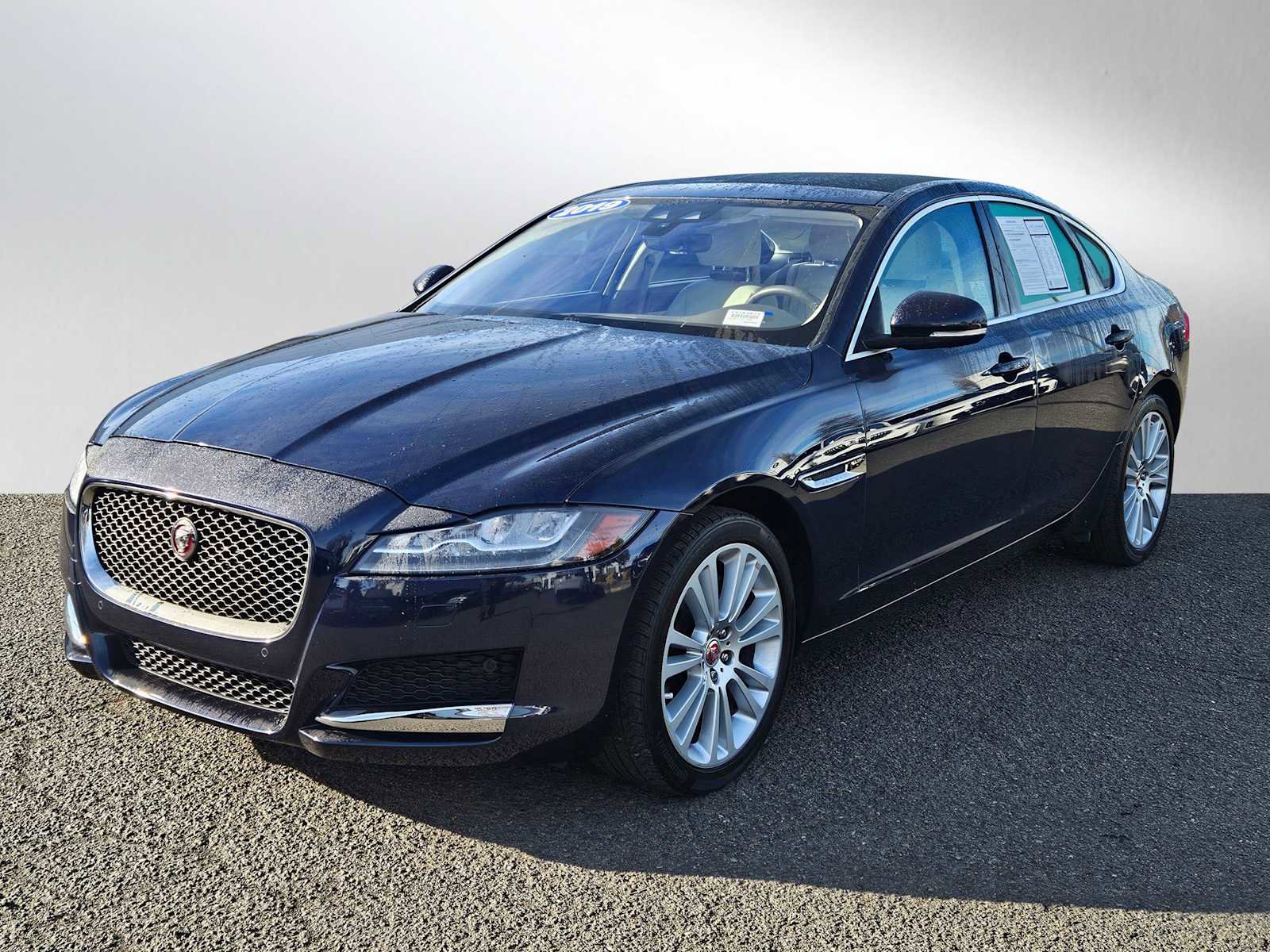 Used 2019 Jaguar XF Prestige image 14
