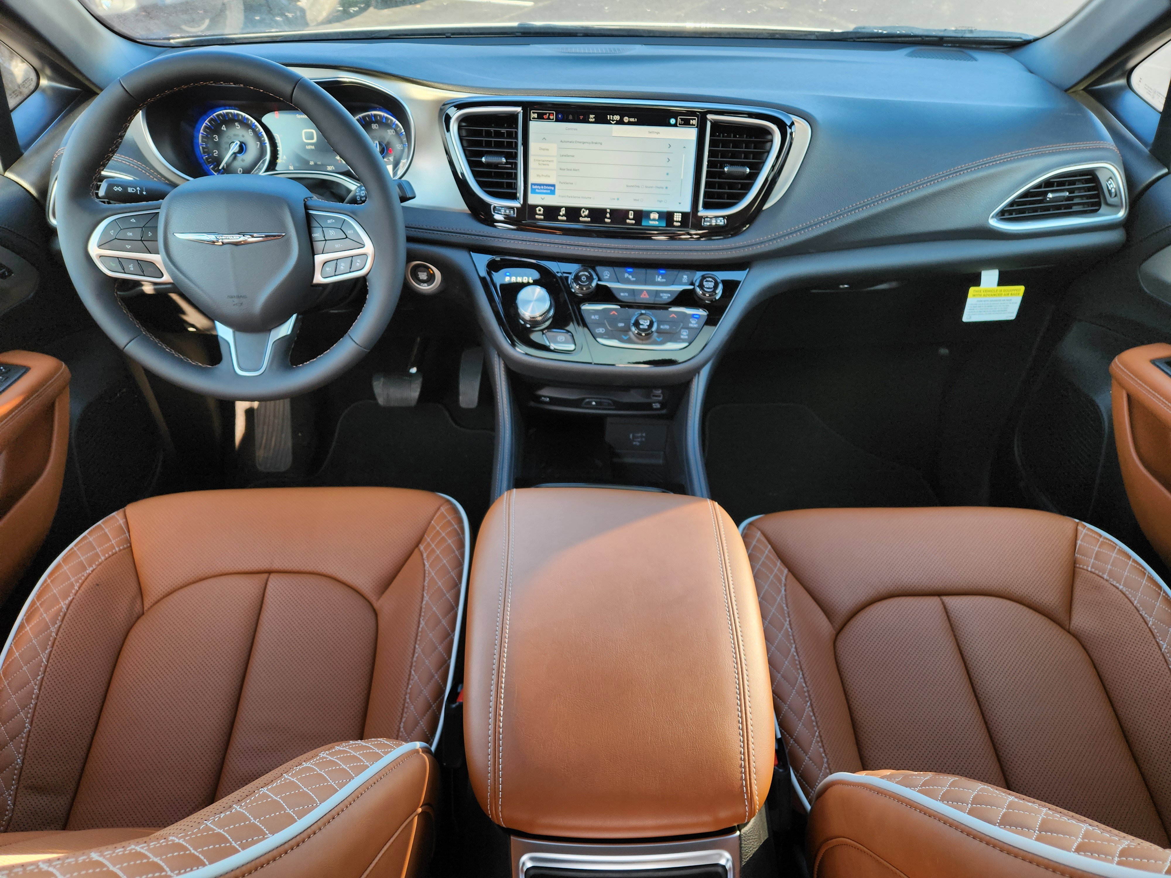 New 2026 Chrysler Pacifica Pinnacle image 3