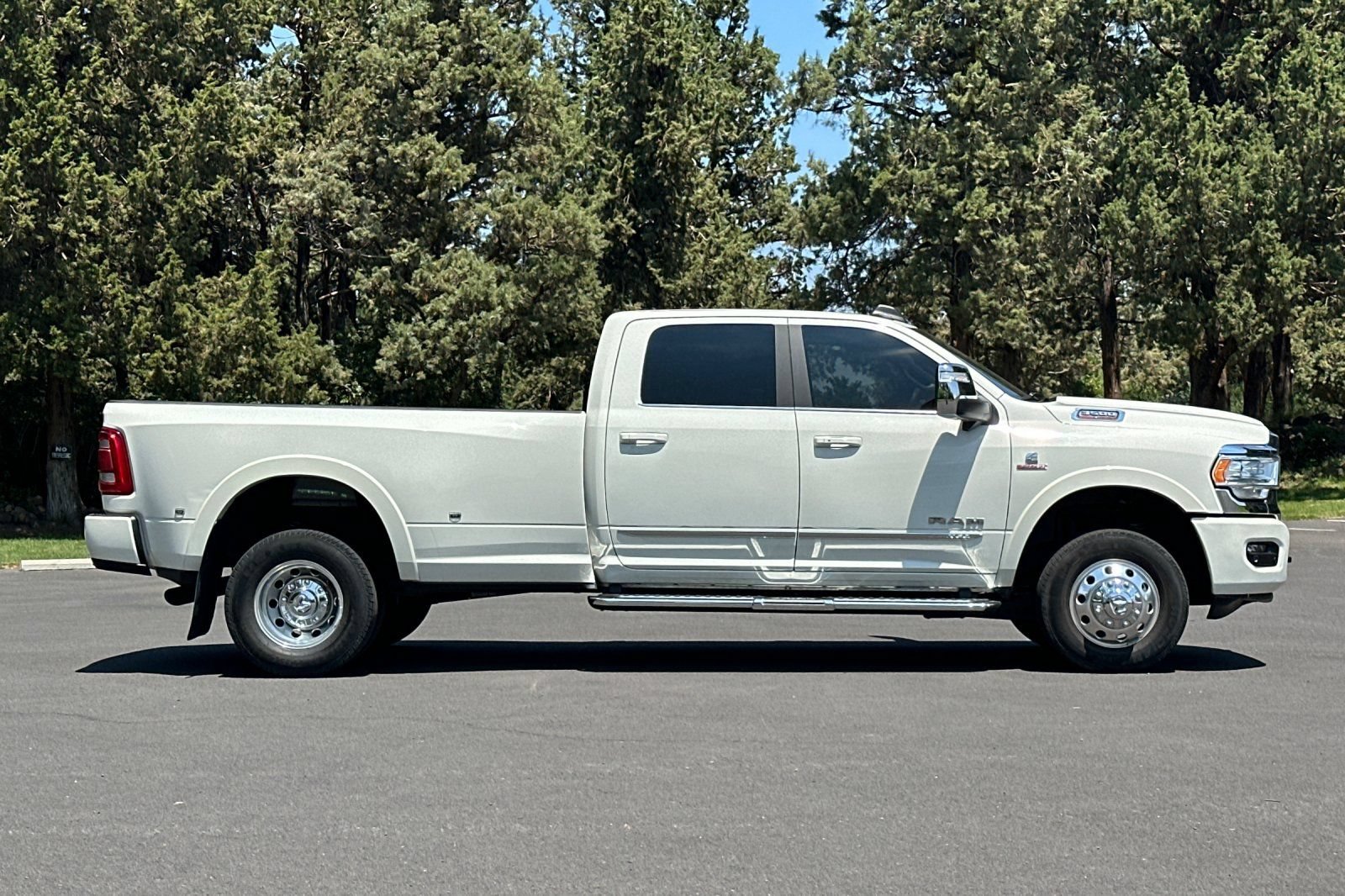 Used 2024 RAM 3500 Limited AWD/4WD image 3