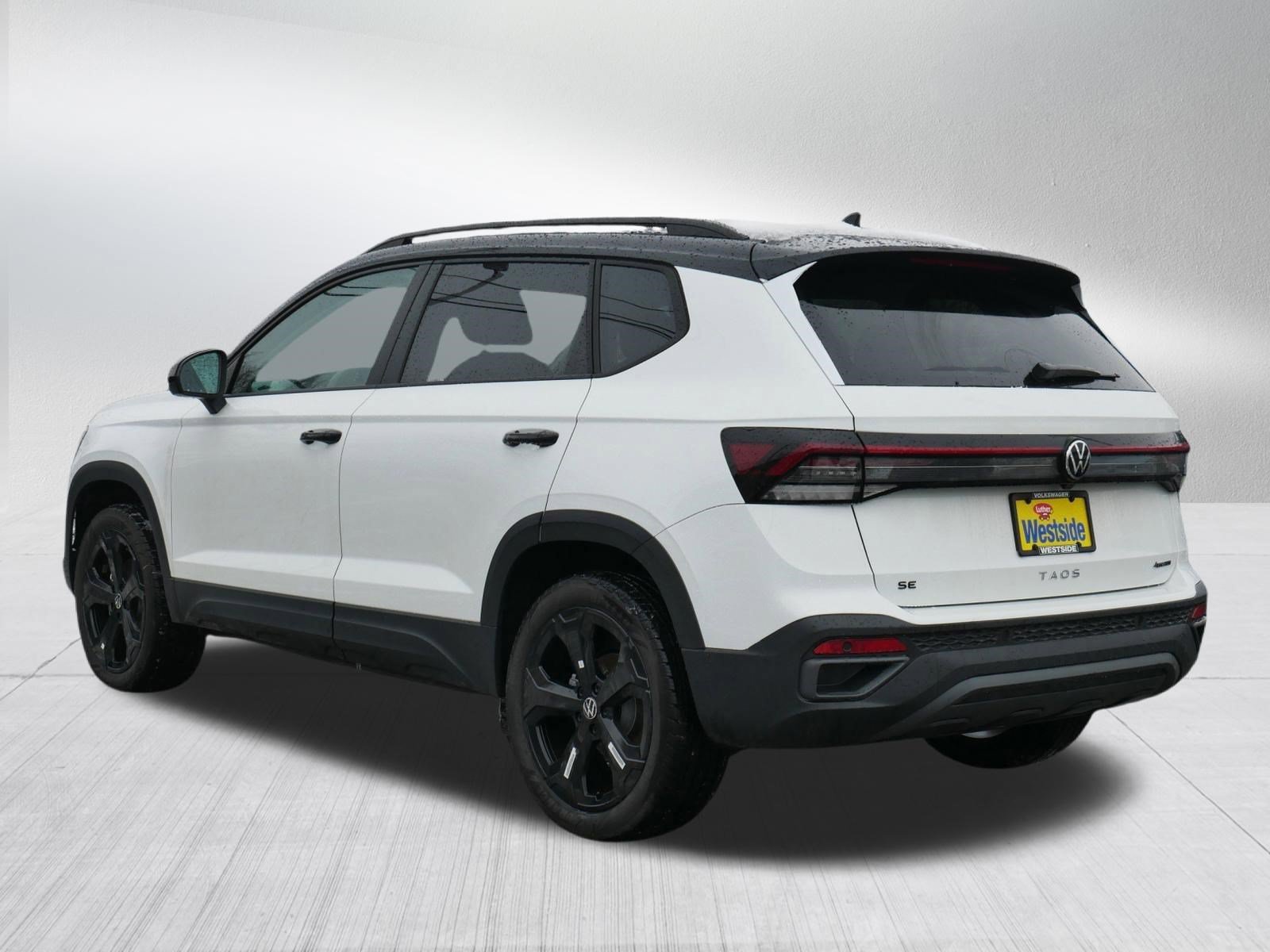 New 2026 Volkswagen Taos SE AWD/4WD image 2