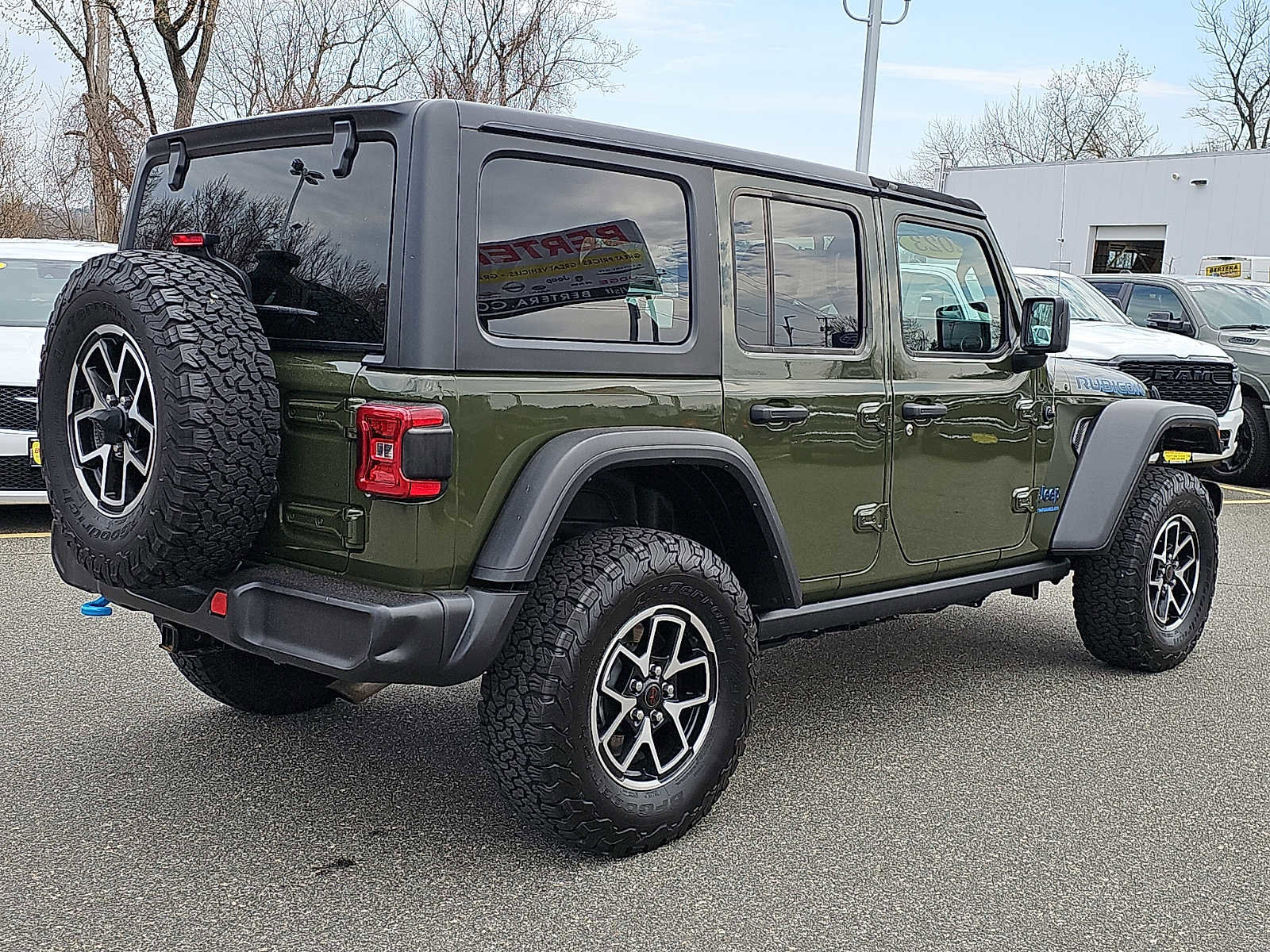 Used 2023 Jeep Wrangler Unlimited Rubicon 4xe w/ Cold Weather Group AWD/4WD image 6