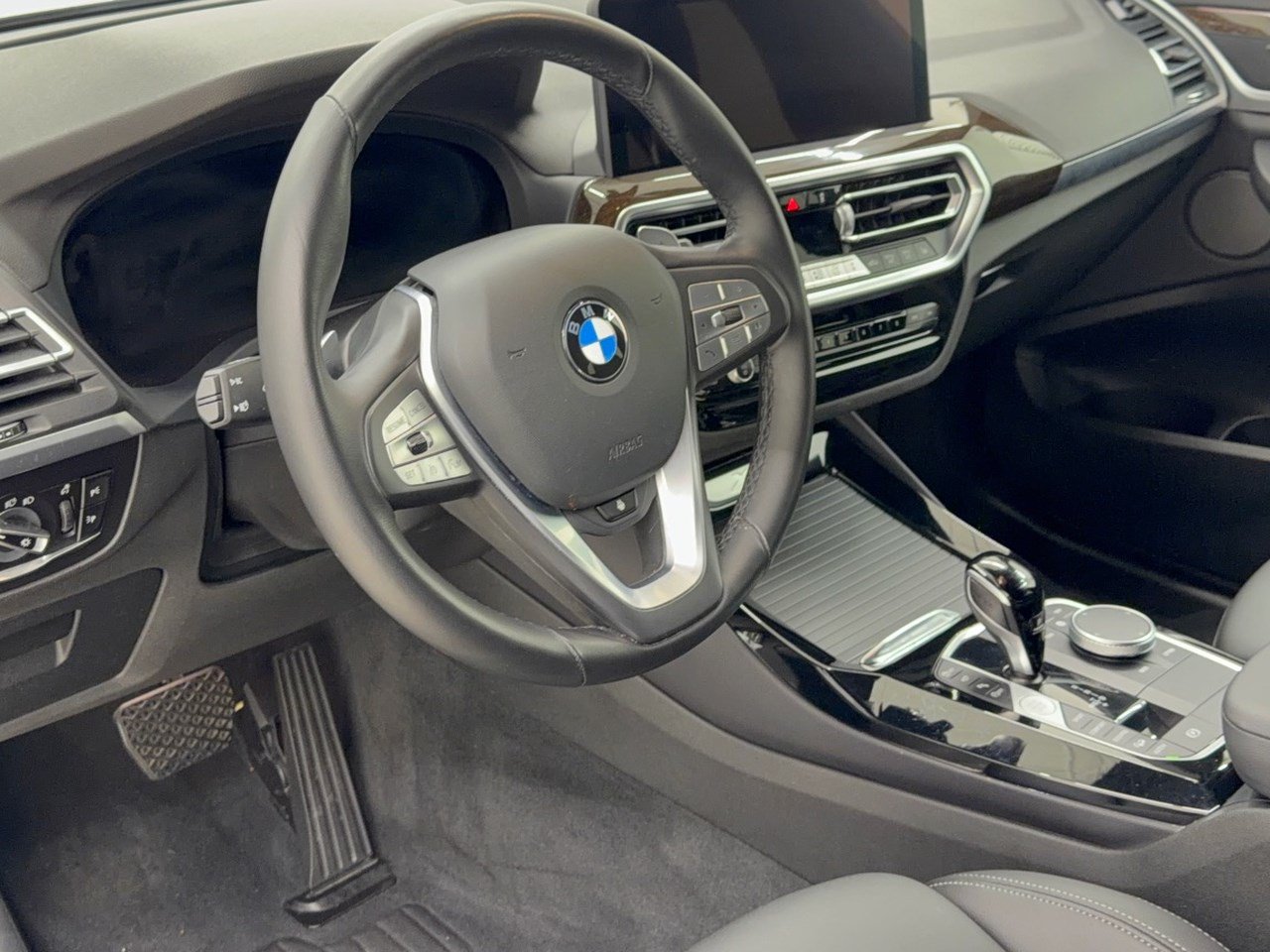 Used 2024 BMW X3 xDrive30i w/ Premium Package AWD/4WD image 4