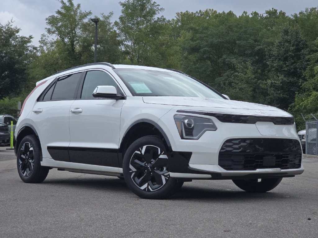 Used 2026 Kia Niro Wind w/ Wind Preserve Package FWD image 1