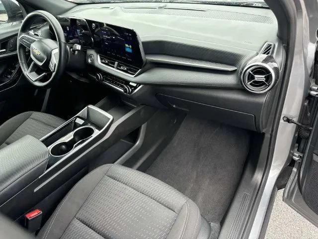 Used 2025 Chevrolet Equinox LT FWD image 24