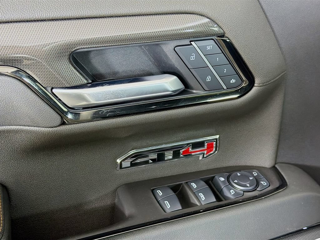 Used 2025 GMC Sierra 1500 AT4 w/ AT4 Premium Package AWD/4WD image 18