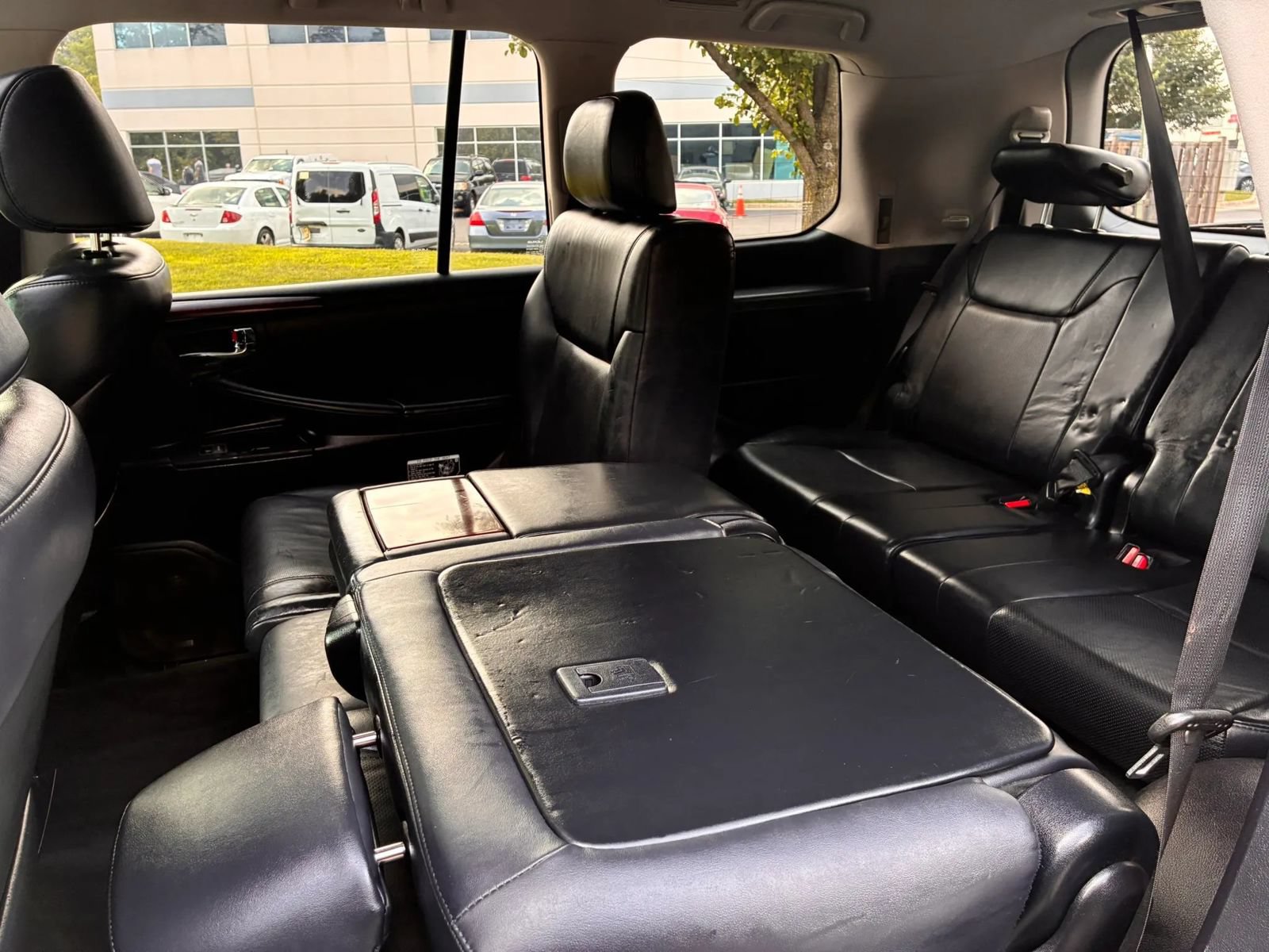 Used 2011 Lexus LX 570 4WD w/ Luxury Pkg image 39