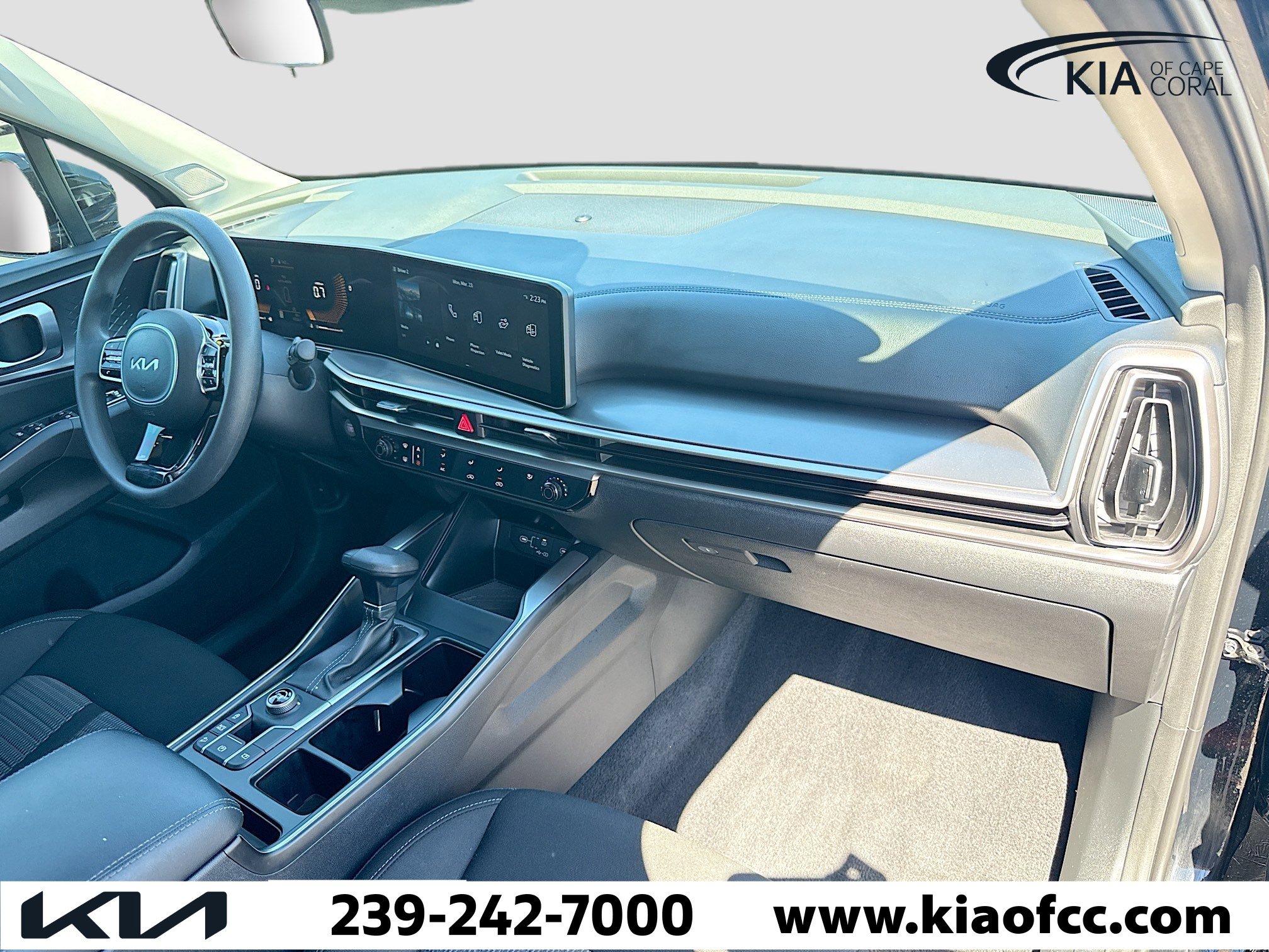 Certified 2025 Kia Sorento LX image 13