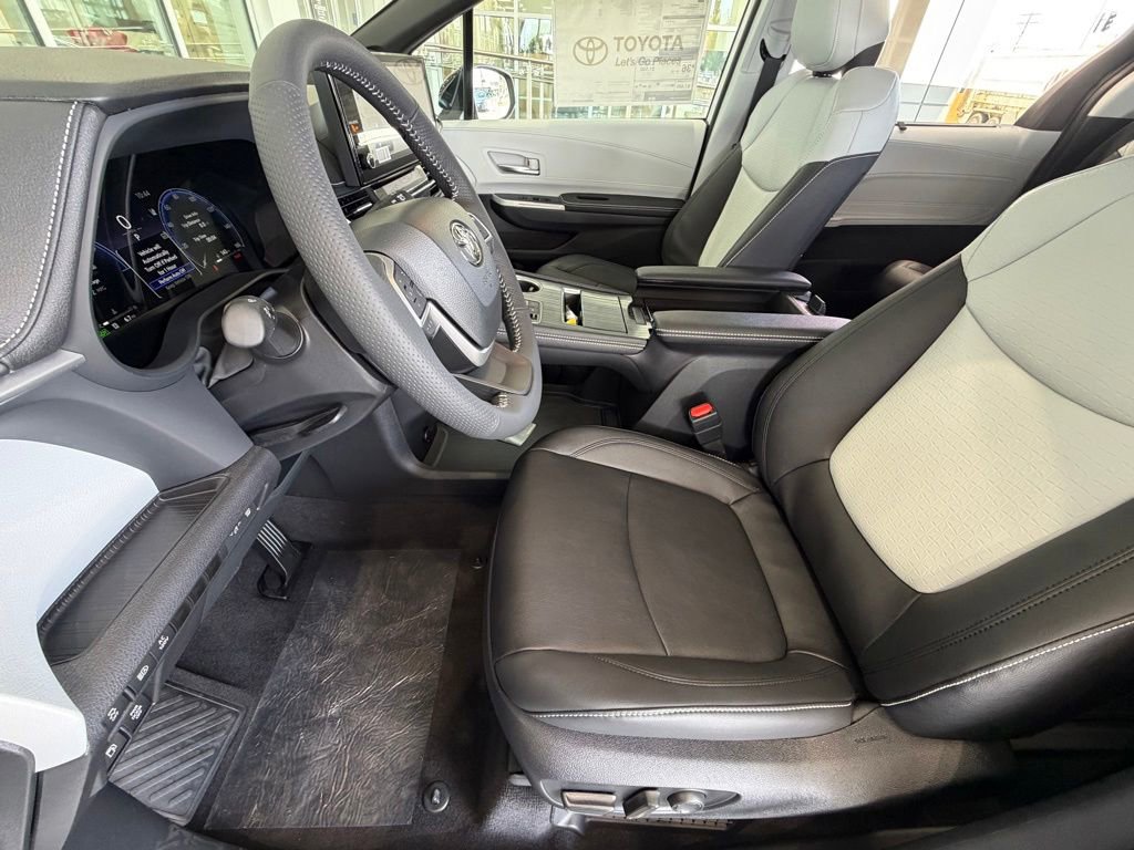 New 2026 Toyota Sienna XSE FWD image 17