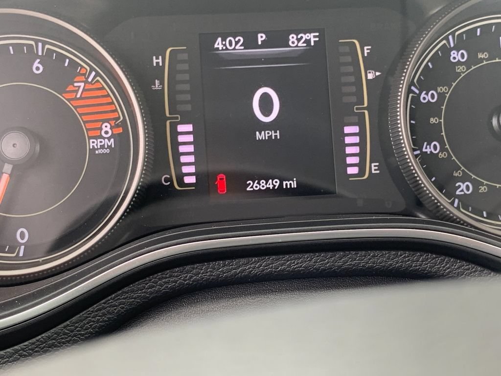 Used 2019 Jeep Cherokee Latitude Plus AWD/4WD image 29