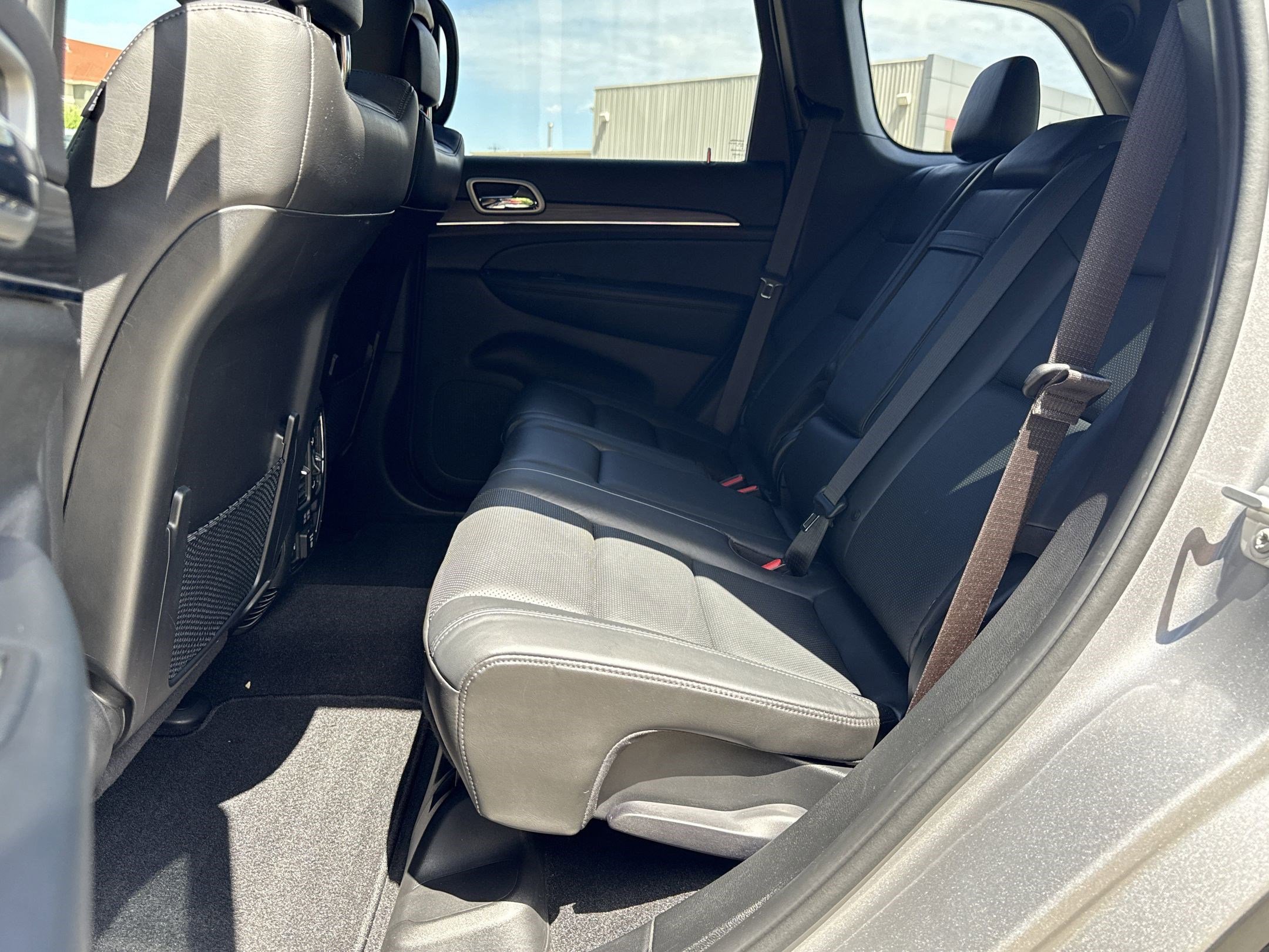 Used 2021 Jeep Grand Cherokee Limited w/ Luxury Group II image 8