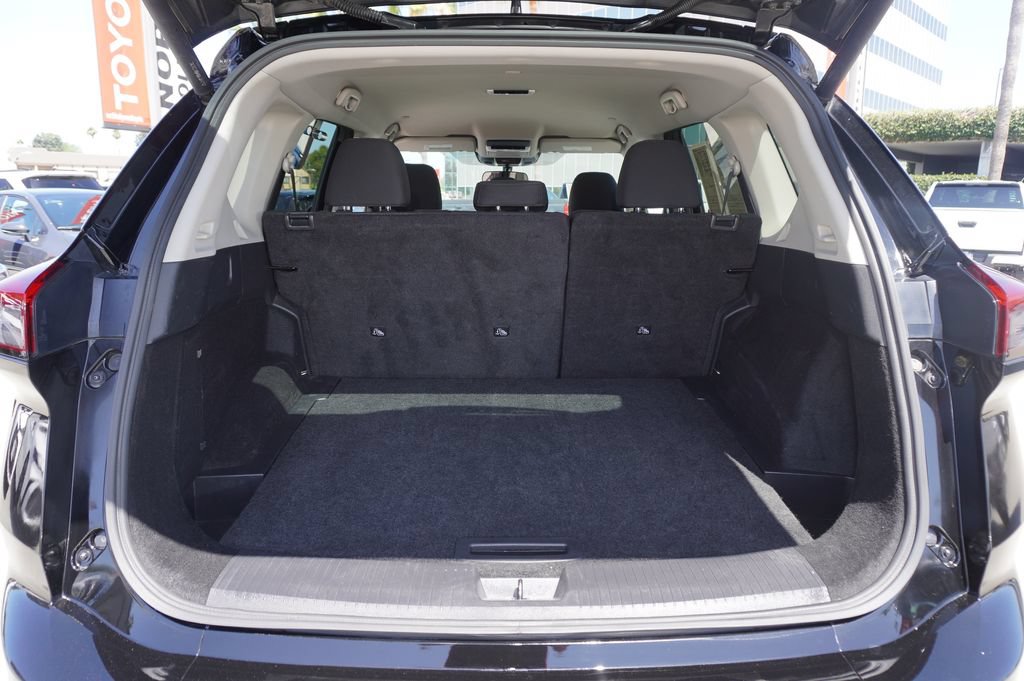 Used 2024 Nissan Rogue SV FWD image 8