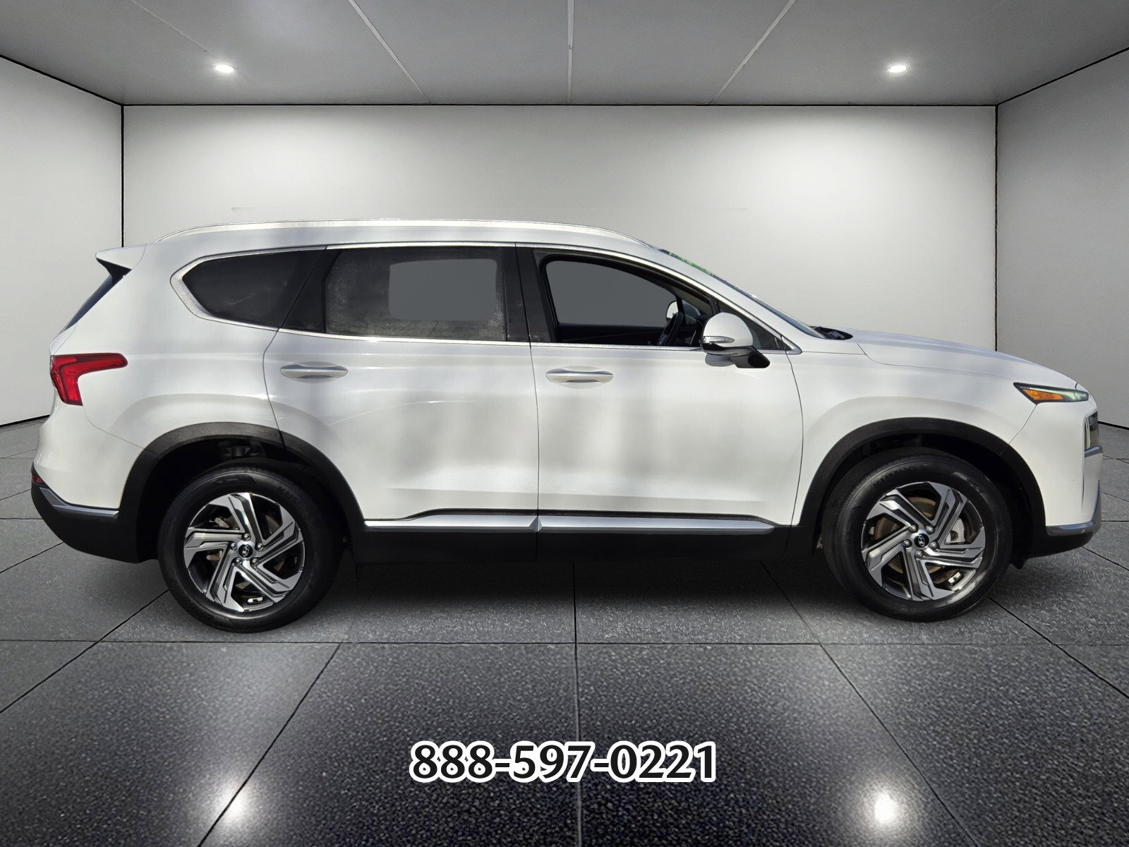 Used 2021 Hyundai Santa Fe SEL w/ Convenience Package image 2