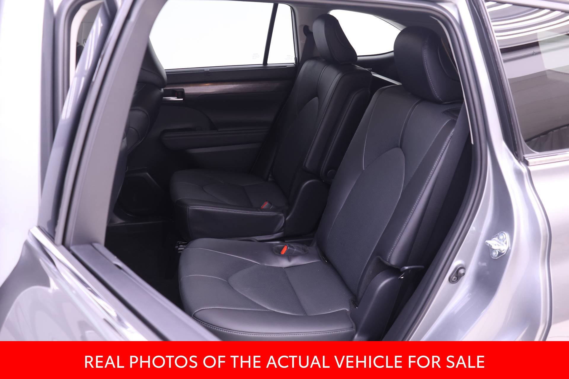 Certified 2025 Toyota Highlander Limited AWD/4WD image 11