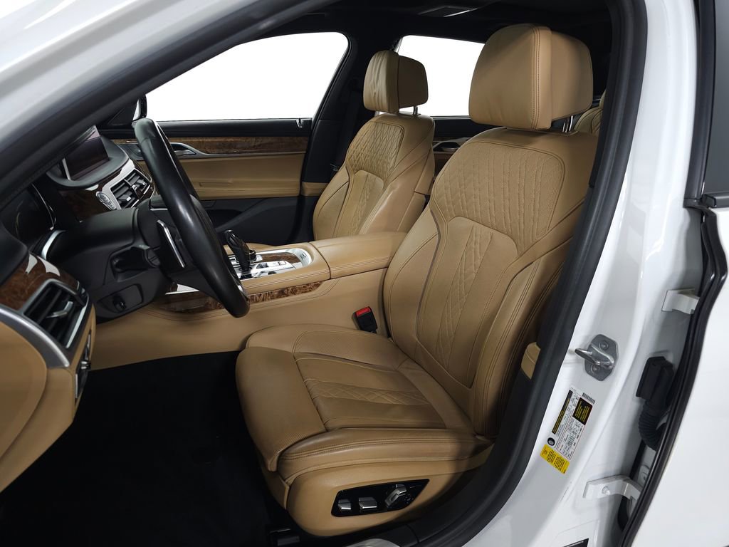 Used 2019 BMW 740i w/ Executive Package RWD image 17