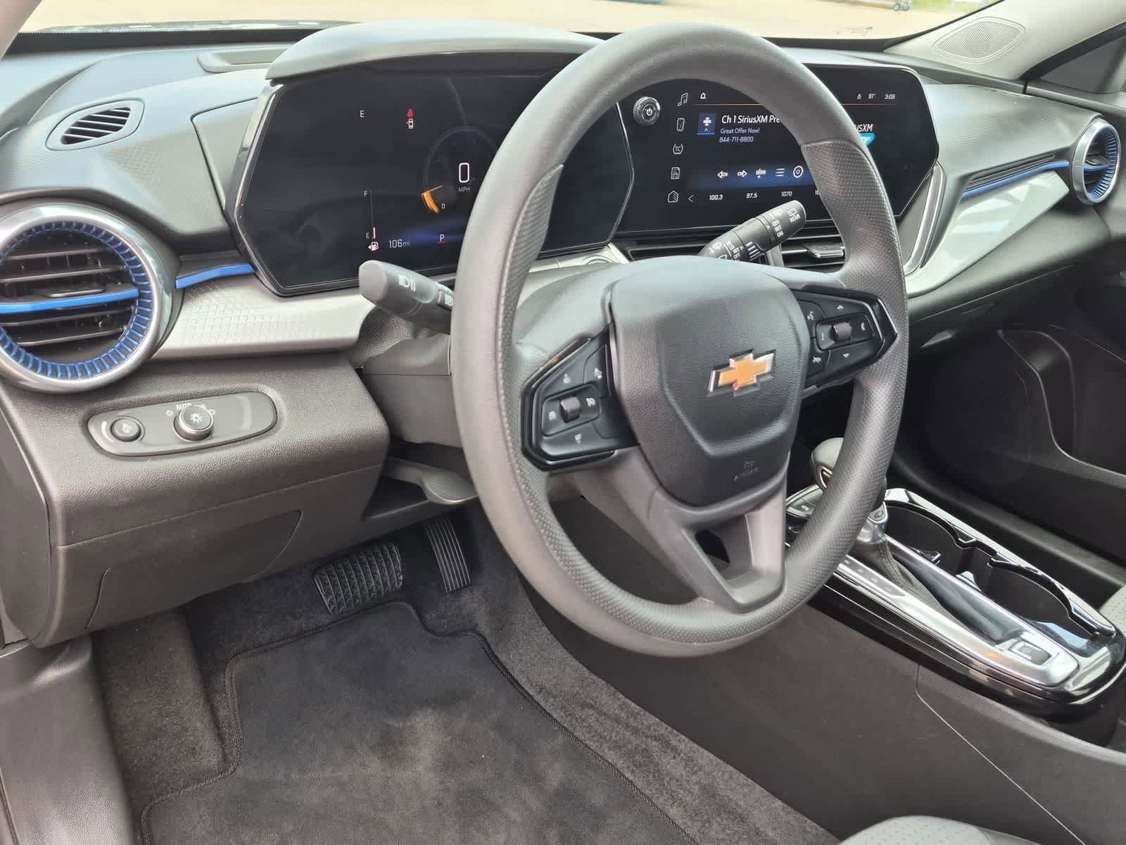 Used 2025 Chevrolet Trax LT FWD image 10