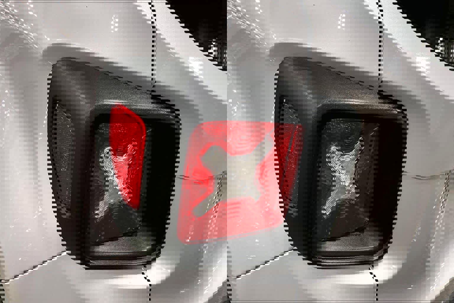 Used 2020 Jeep Renegade Latitude w/ Cold Weather Group image 28