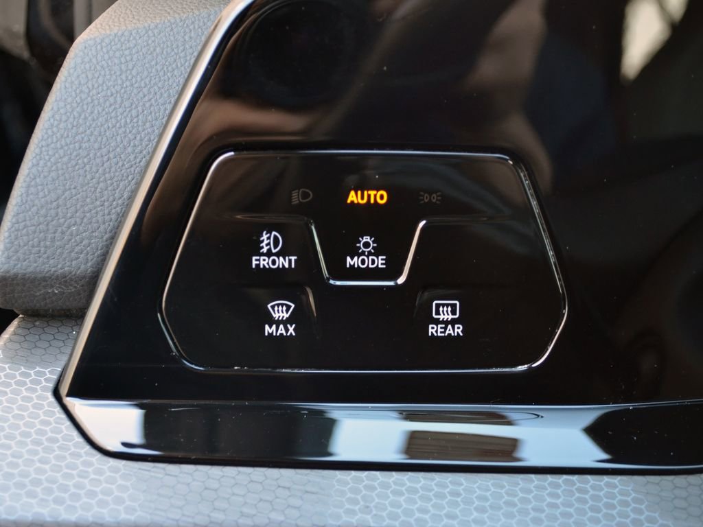 Used 2022 Volkswagen GTI SE FWD image 24