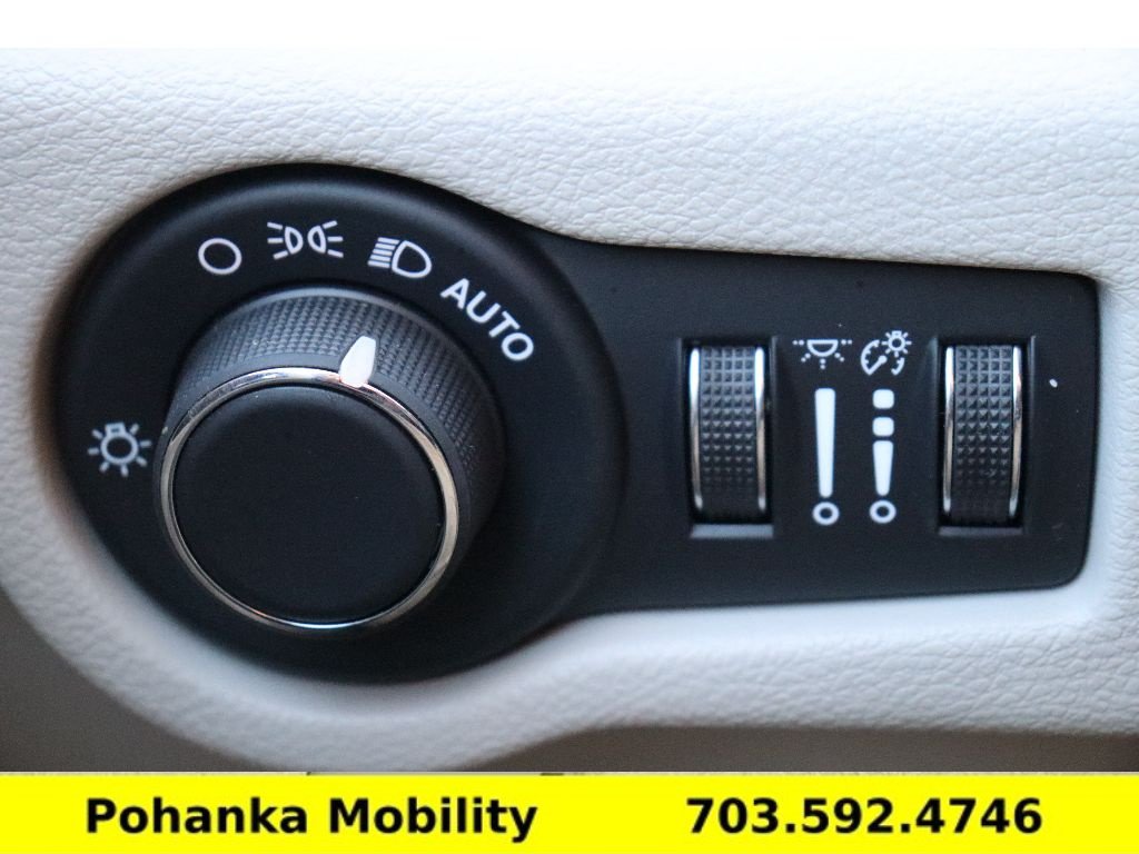 Used 2024 Chrysler Voyager LX FWD image 16
