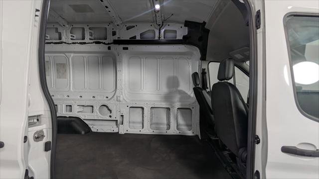 Used 2022 Ford E-Transit 148 High Roof Extended RWD image 16
