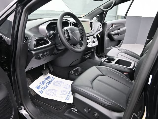 New 2026 Chrysler Pacifica Select w/ S Appearance Package AWD/4WD image 9