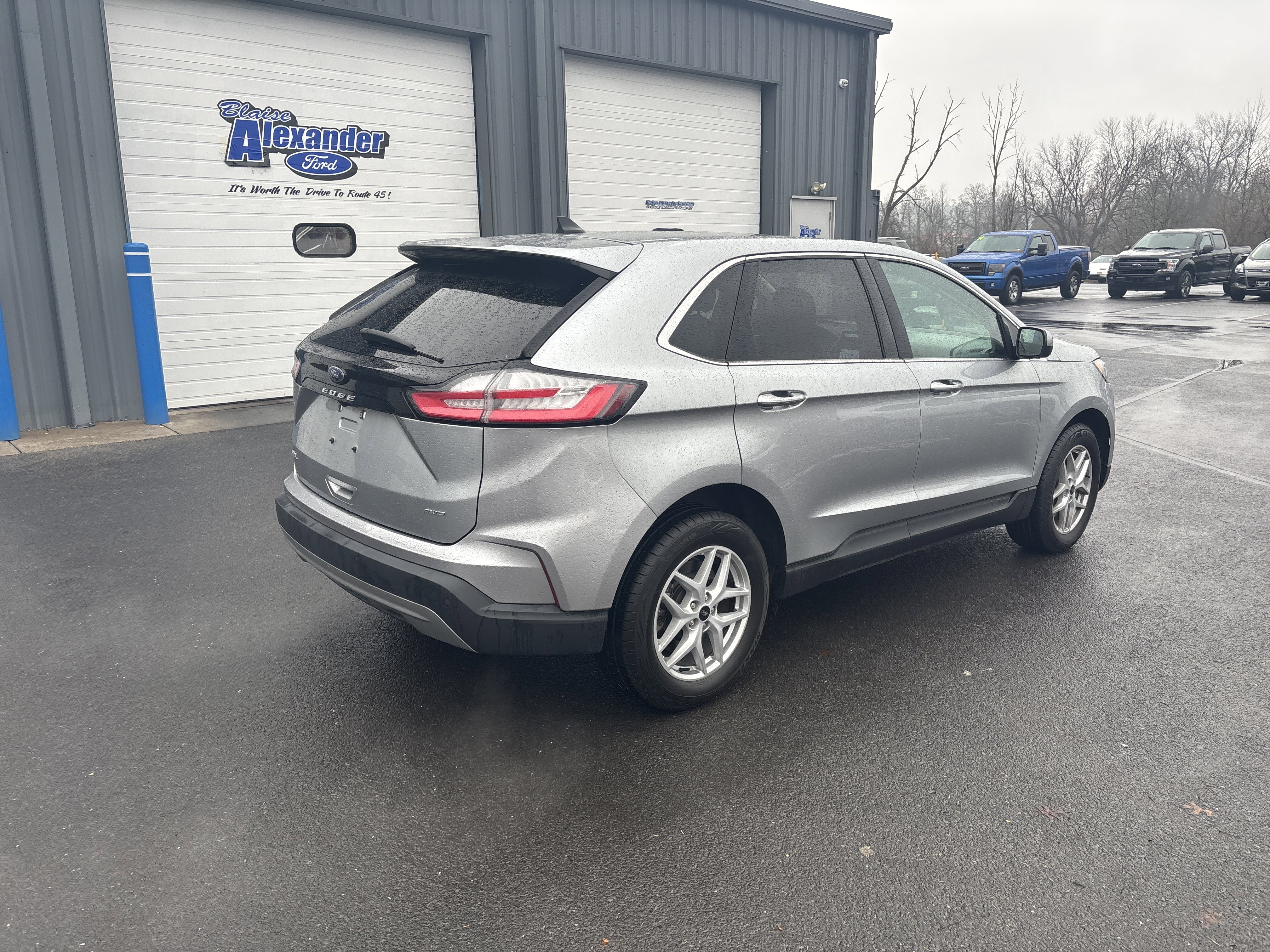 Used 2024 Ford Edge SEL video 3