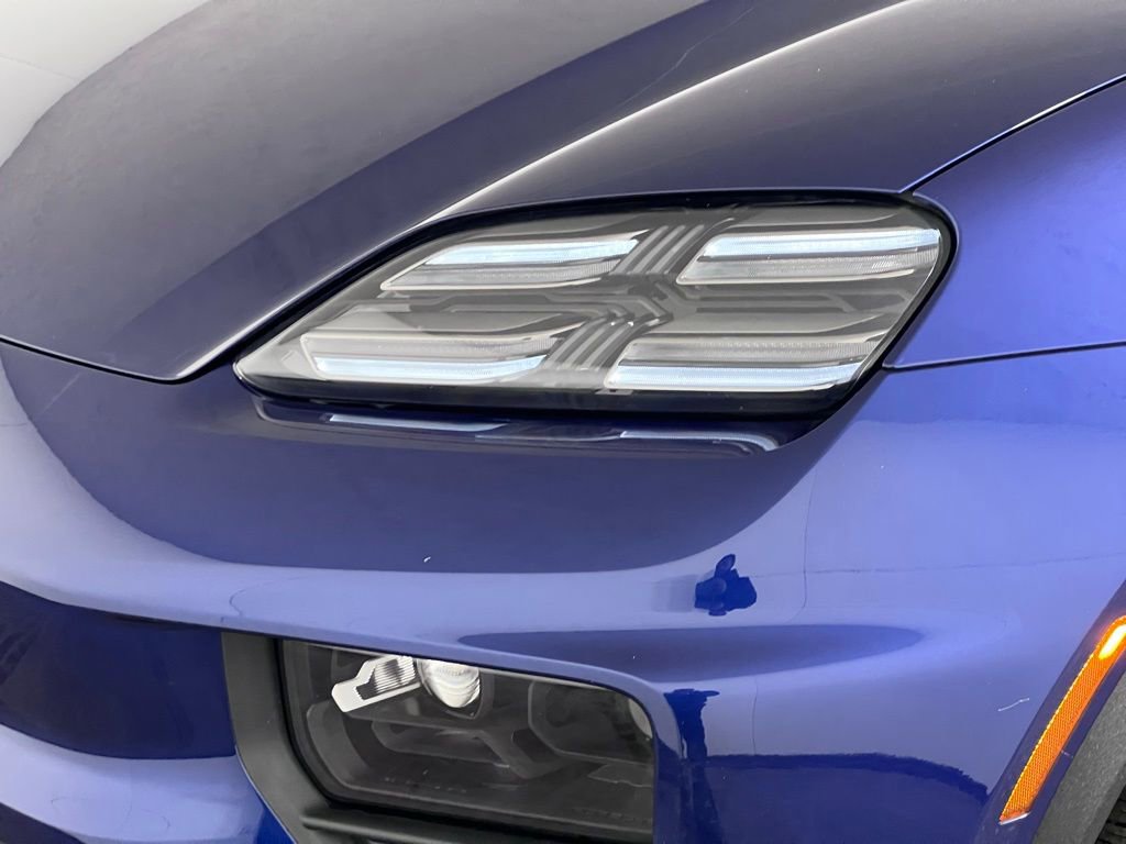 Certified 2024 Porsche Macan 4 Electric image 15