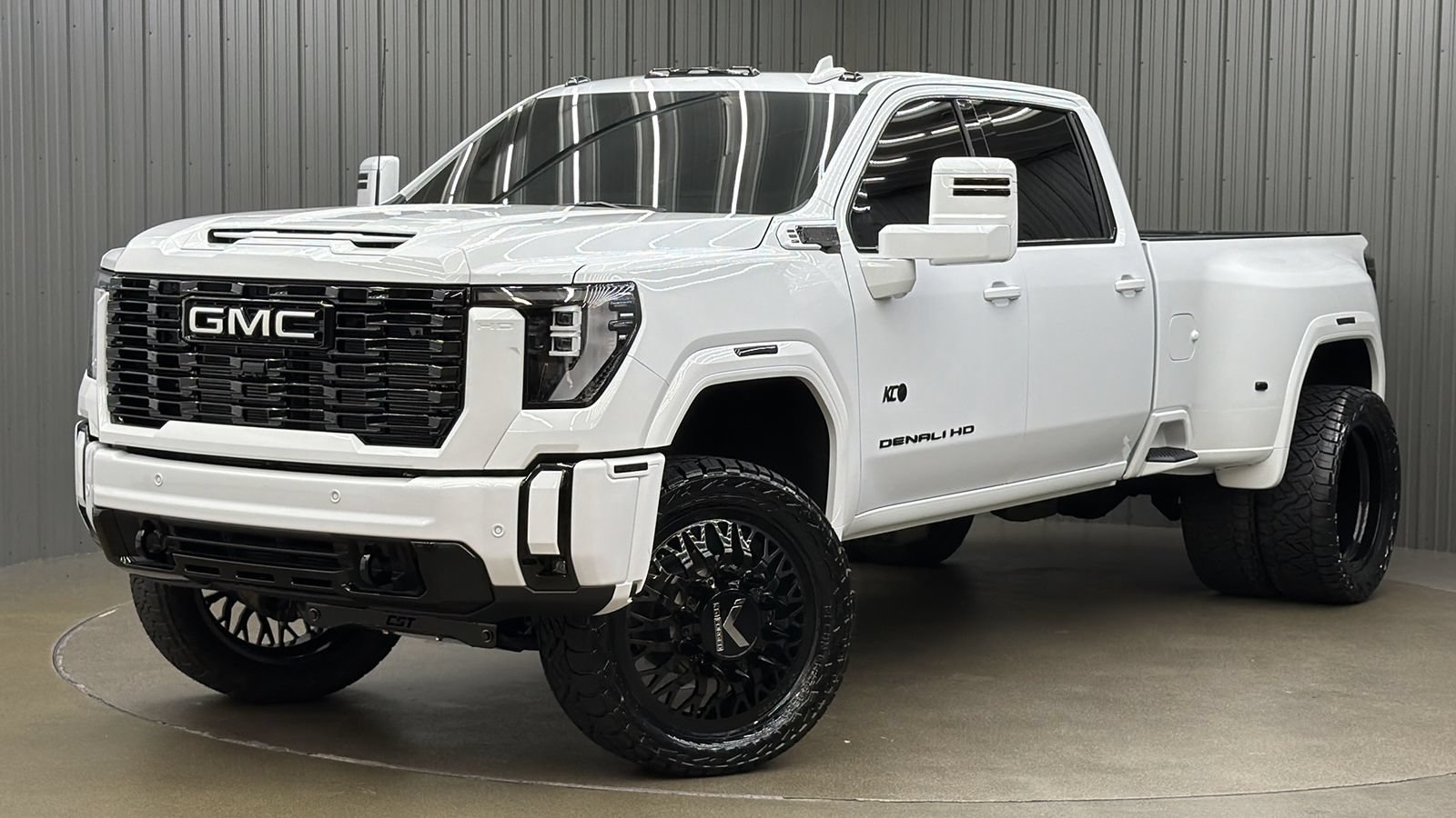 Used 2026 GMC Sierra 3500 Denali w/ Denali Reserve Package AWD/4WD image 1