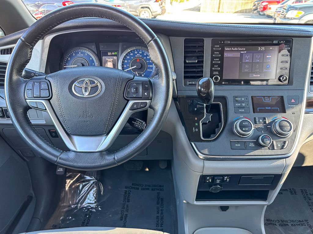 Used 2019 Toyota Sienna XLE image 19