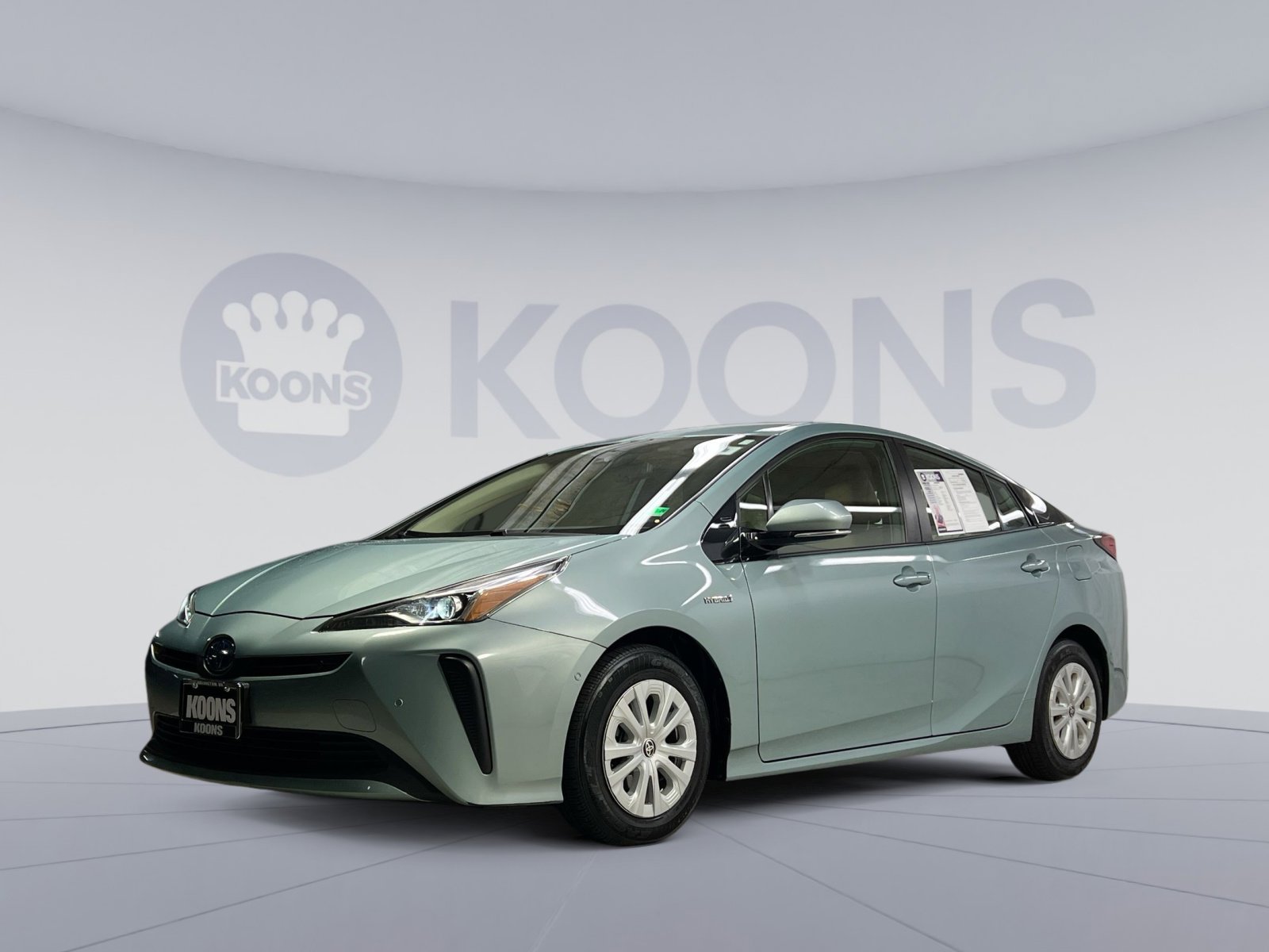 Used 2019 Toyota Prius LE image 1