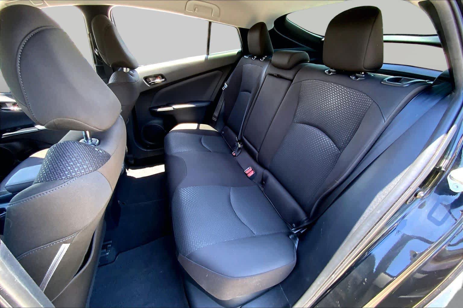 Used 2020 Toyota Prius LE FWD image 19