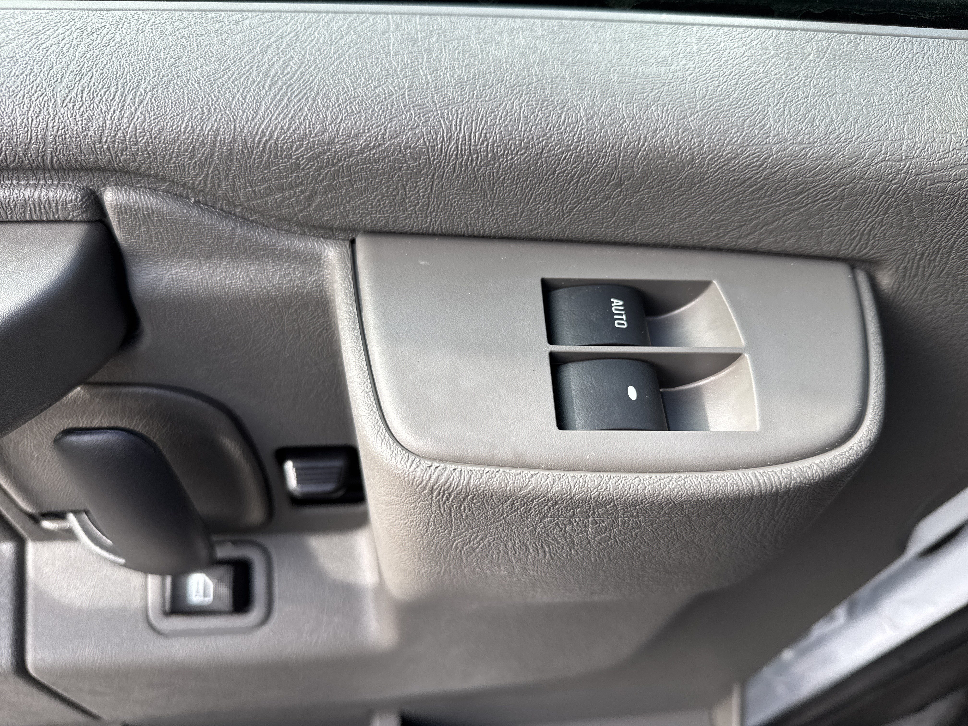 New 2026 GMC Savana 3500 w/ Power Convenience Package RWD image 17