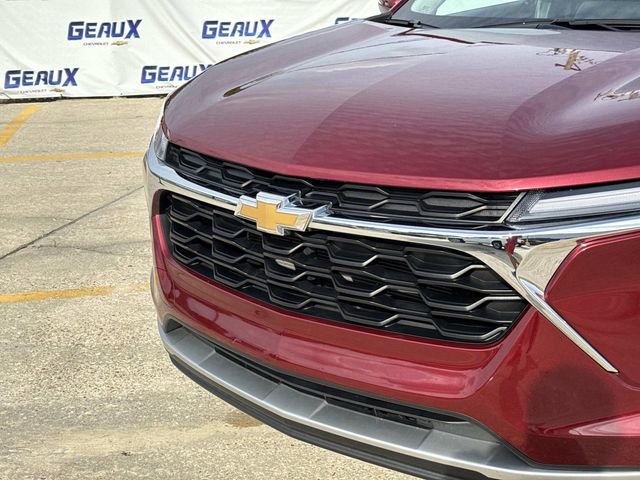 Used 2025 Chevrolet Trax LT w/ LT Convenience Package FWD image 3