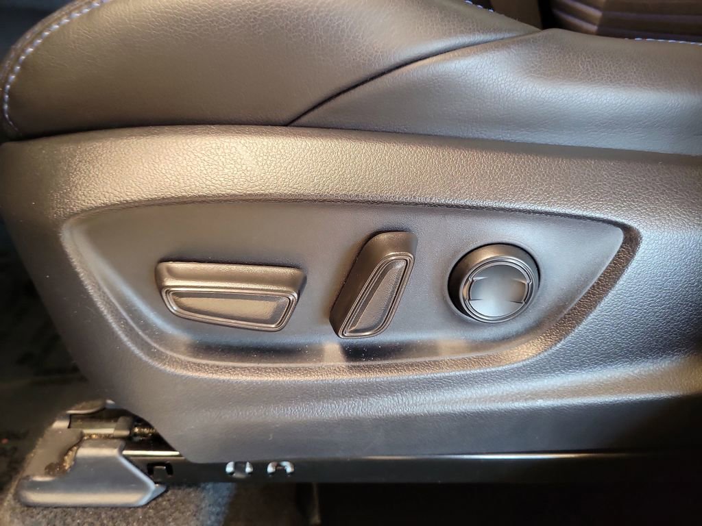 Used 2024 Toyota Corolla Cross XSE w/ Convenience Package AWD/4WD image 13