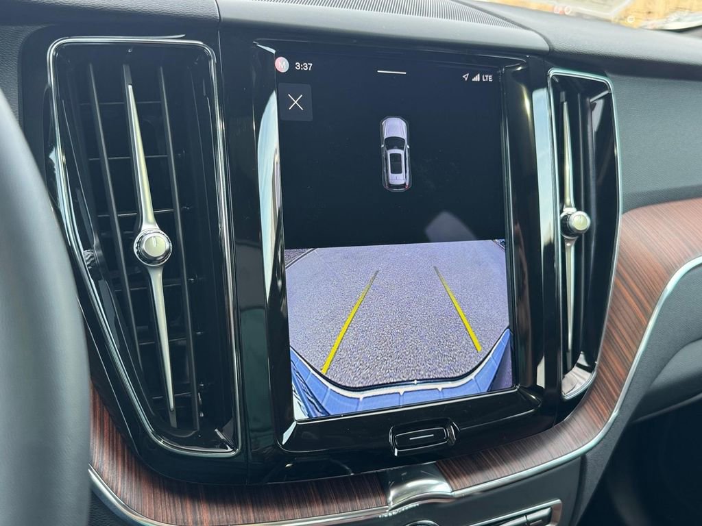 Certified 2023 Volvo XC60 B5 Plus w/ Climate Package image 19