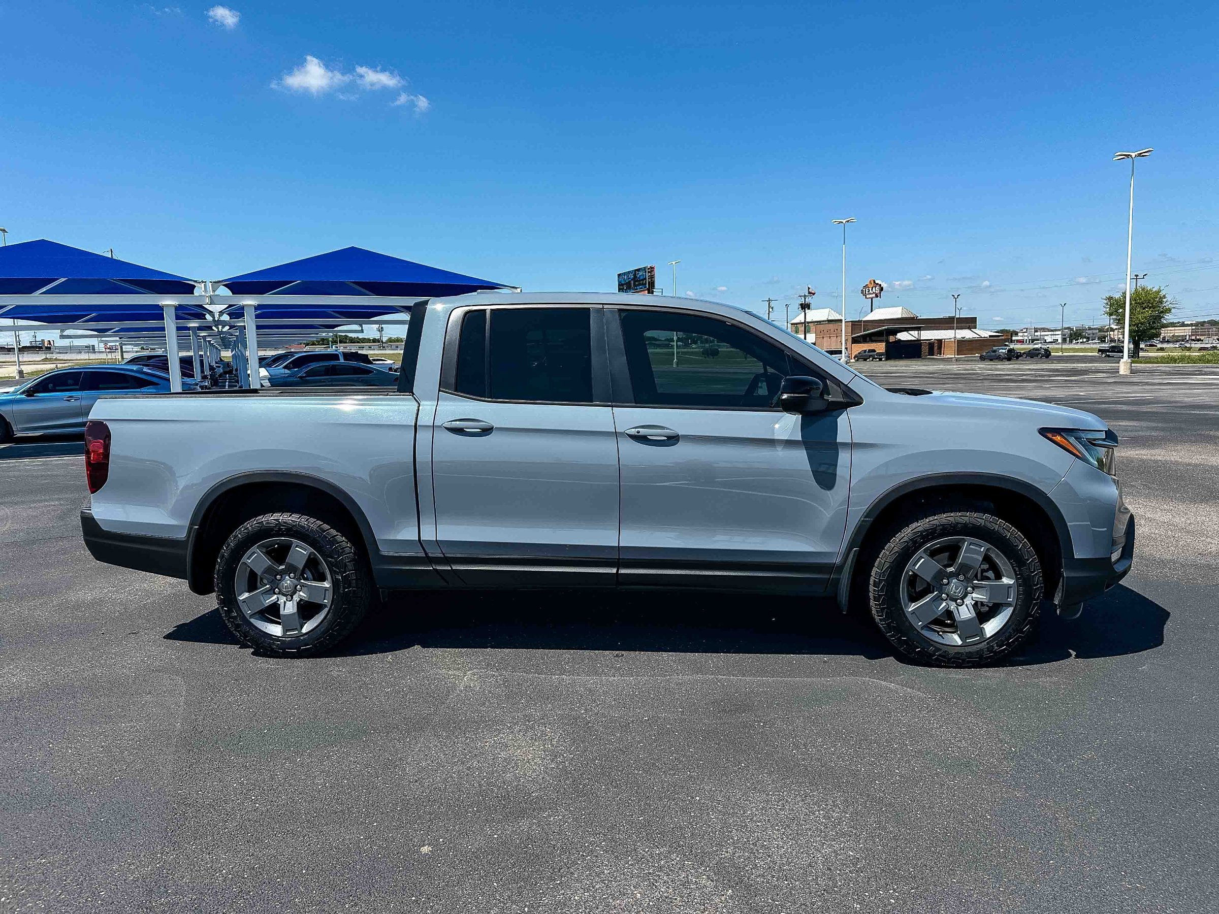 Used 2025 Honda Ridgeline TrailSport image 5