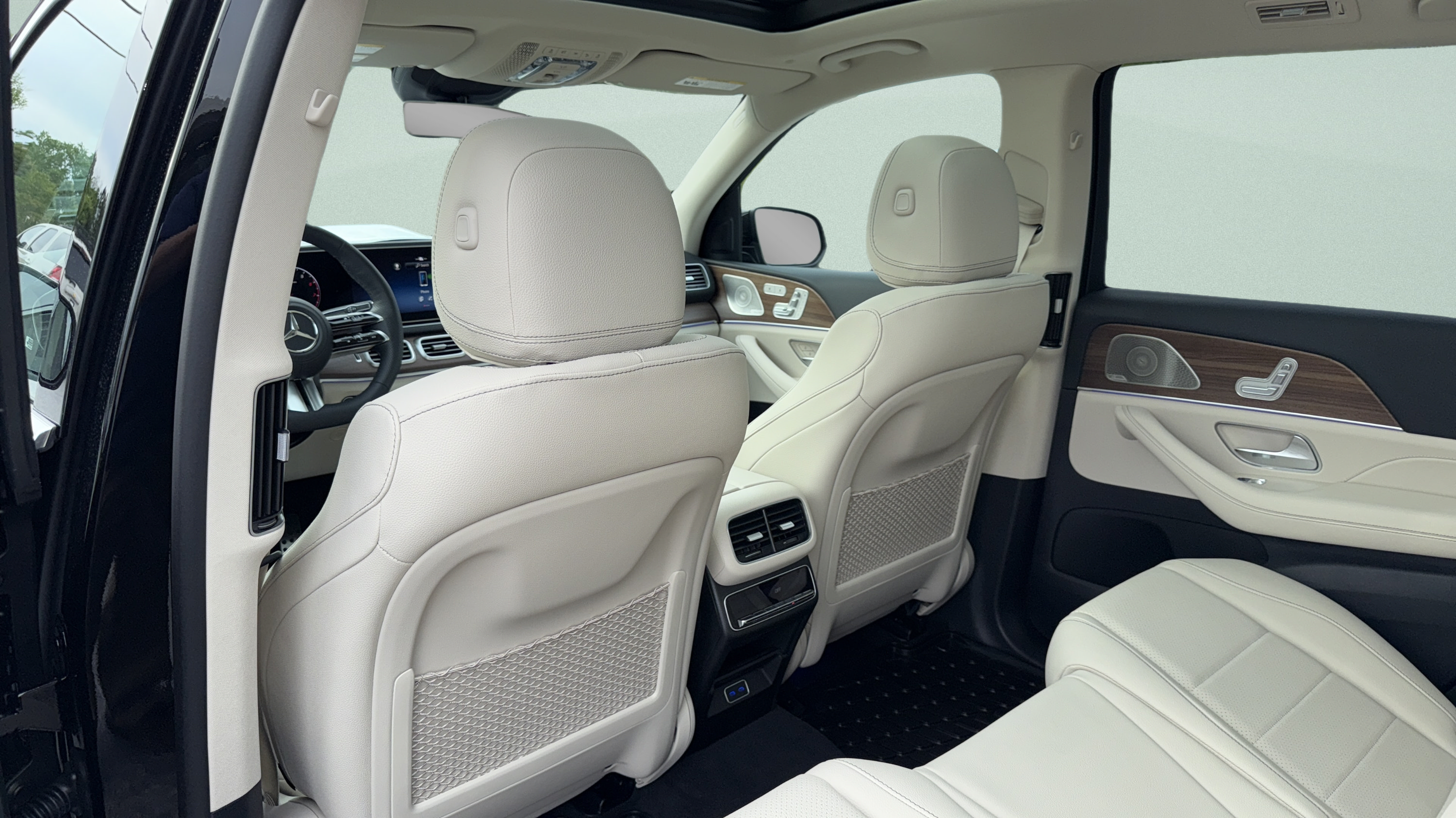 Certified 2026 Mercedes-Benz GLS 450 4MATIC image 24