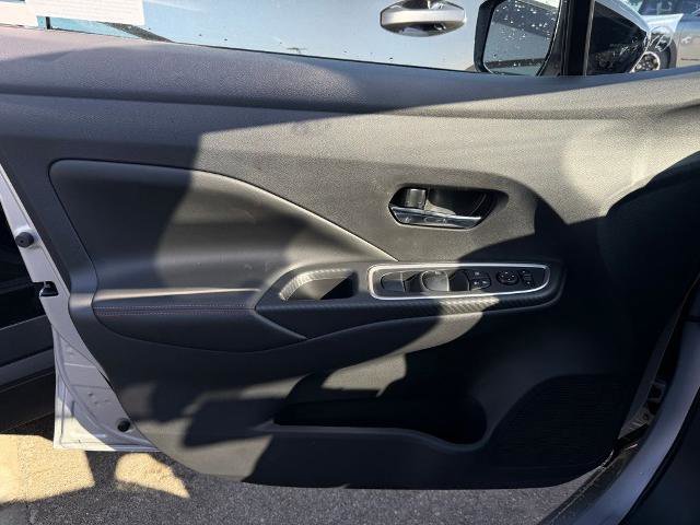 New 2025 Nissan Versa SR w/ Trunk Package FWD image 18