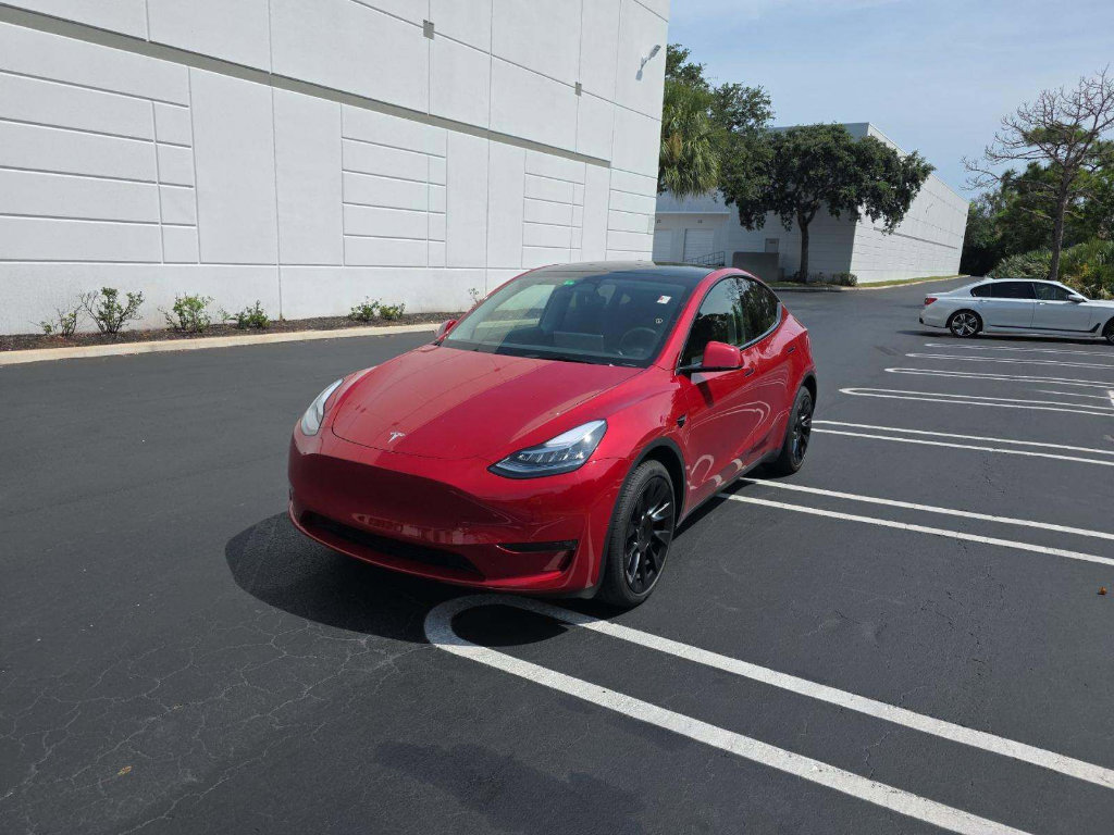 Used 2023 Tesla Model Y Long Range AWD/4WD image 1