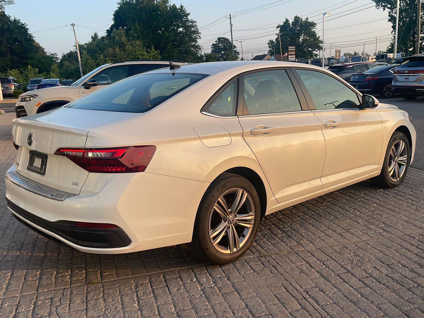 Used 2023 Volkswagen Jetta SE FWD image 4
