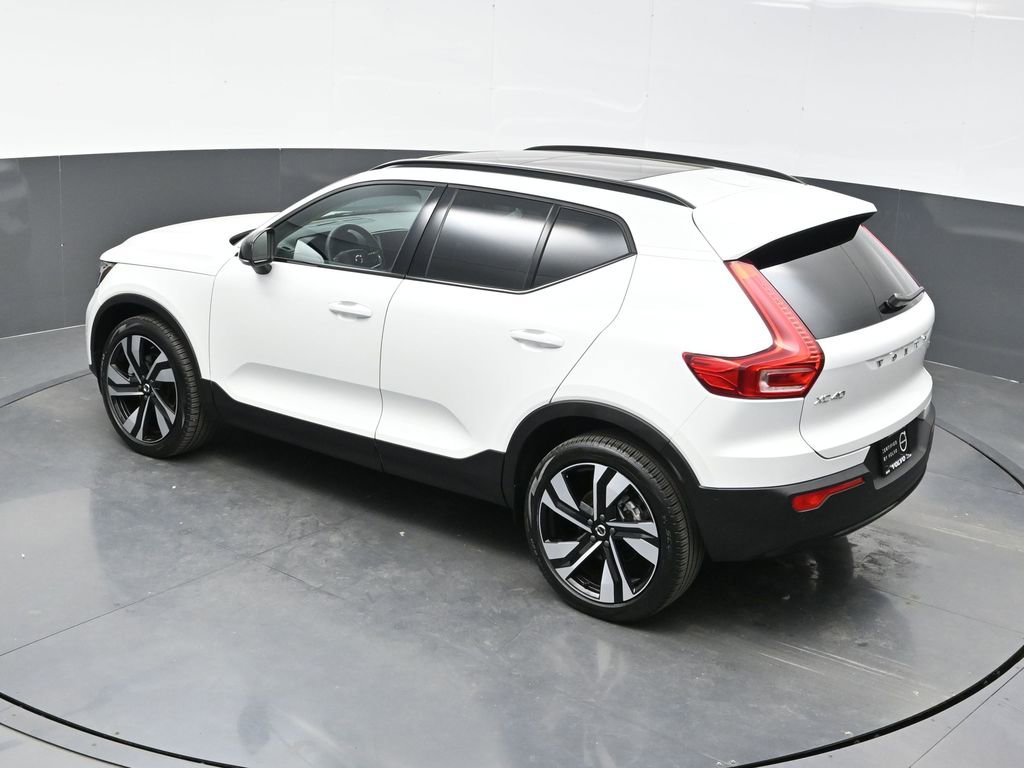 Used 2025 Volvo XC40 B5 Plus image 35