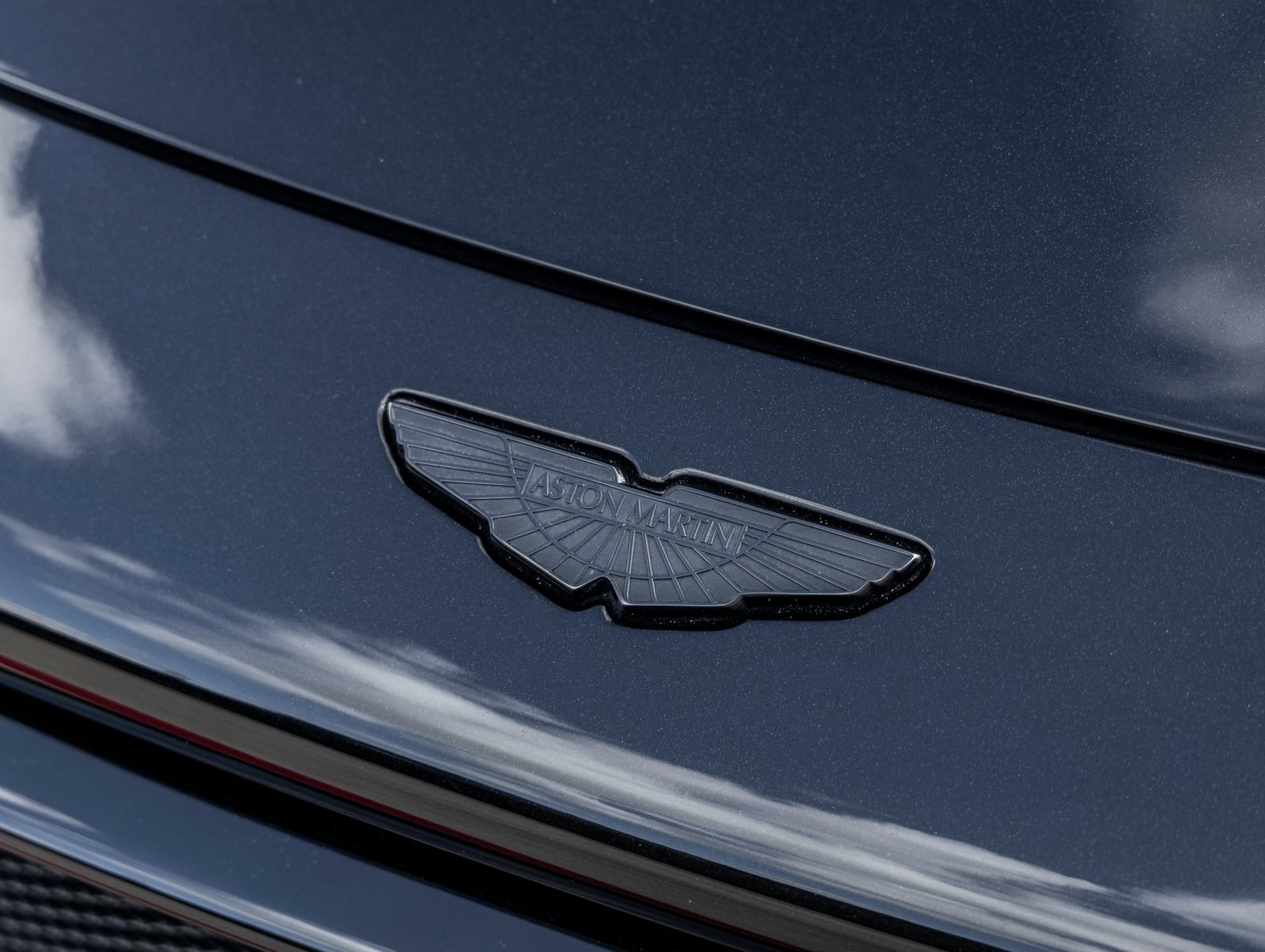 Used 2022 Aston Martin V8 Vantage Roadster RWD image 20