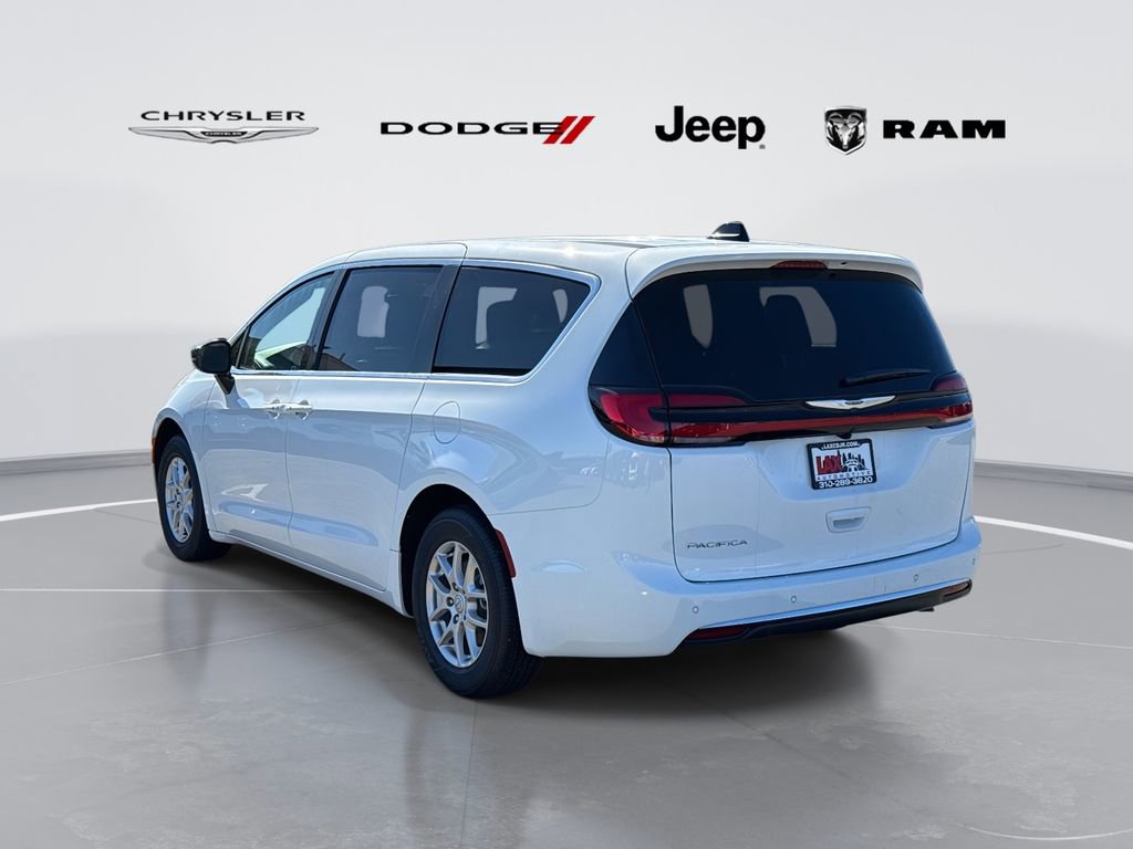 New 2026 Chrysler Pacifica Select image 4