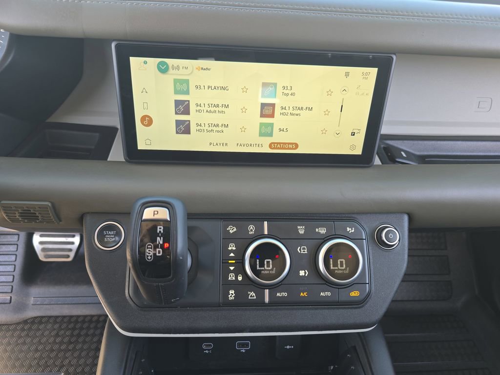 Certified 2020 Land Rover Defender 110 HSE AWD/4WD image 23