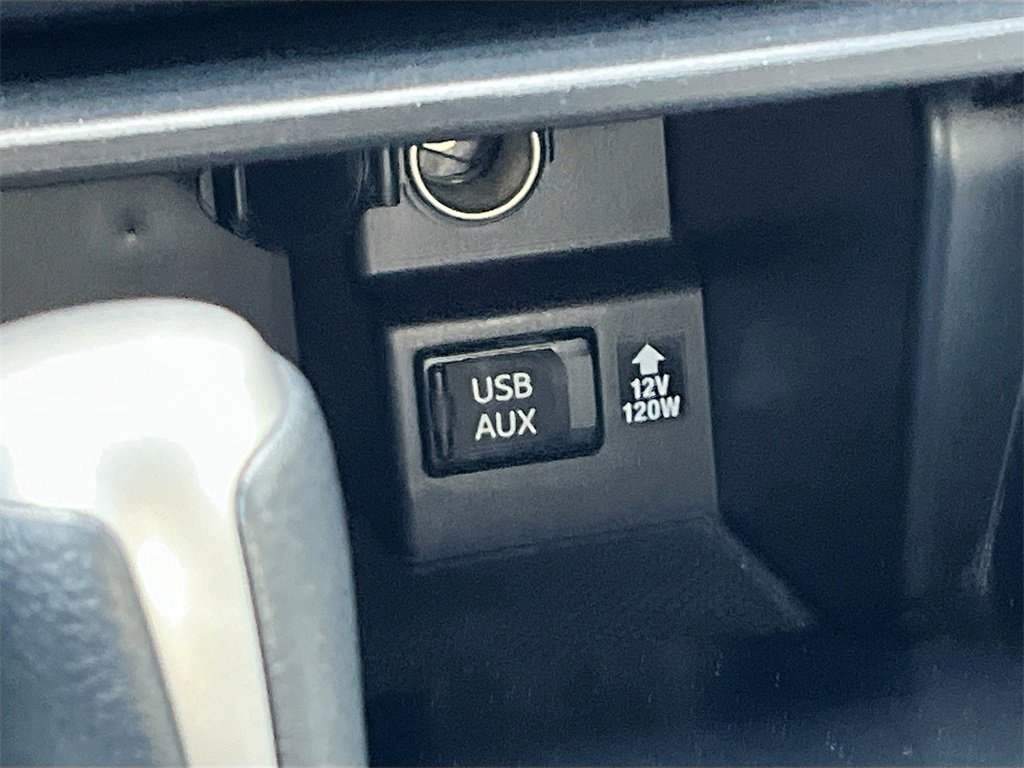 Used 2013 Toyota Camry L image 19