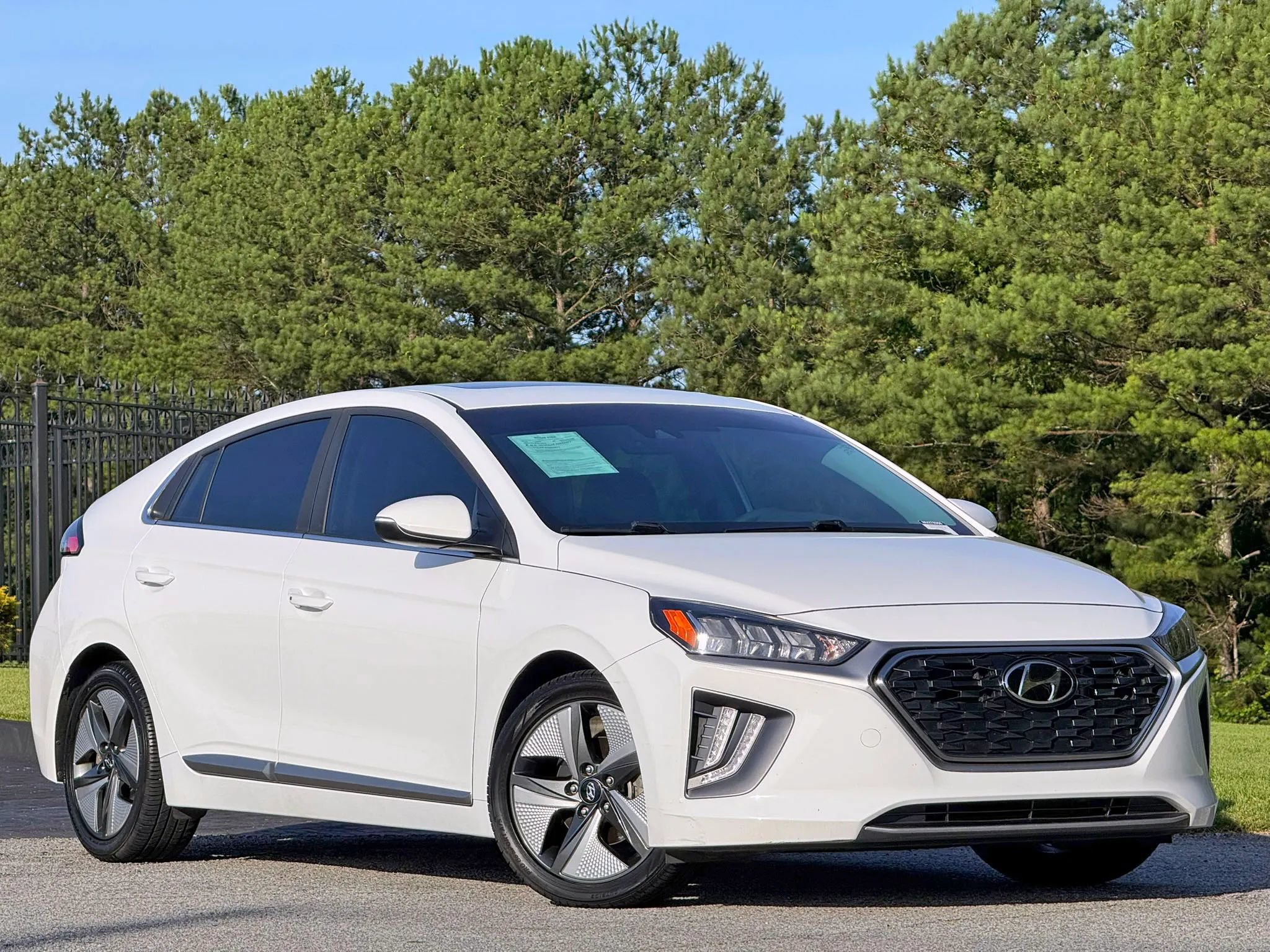 Used 2022 Hyundai Ioniq SEL FWD image 5