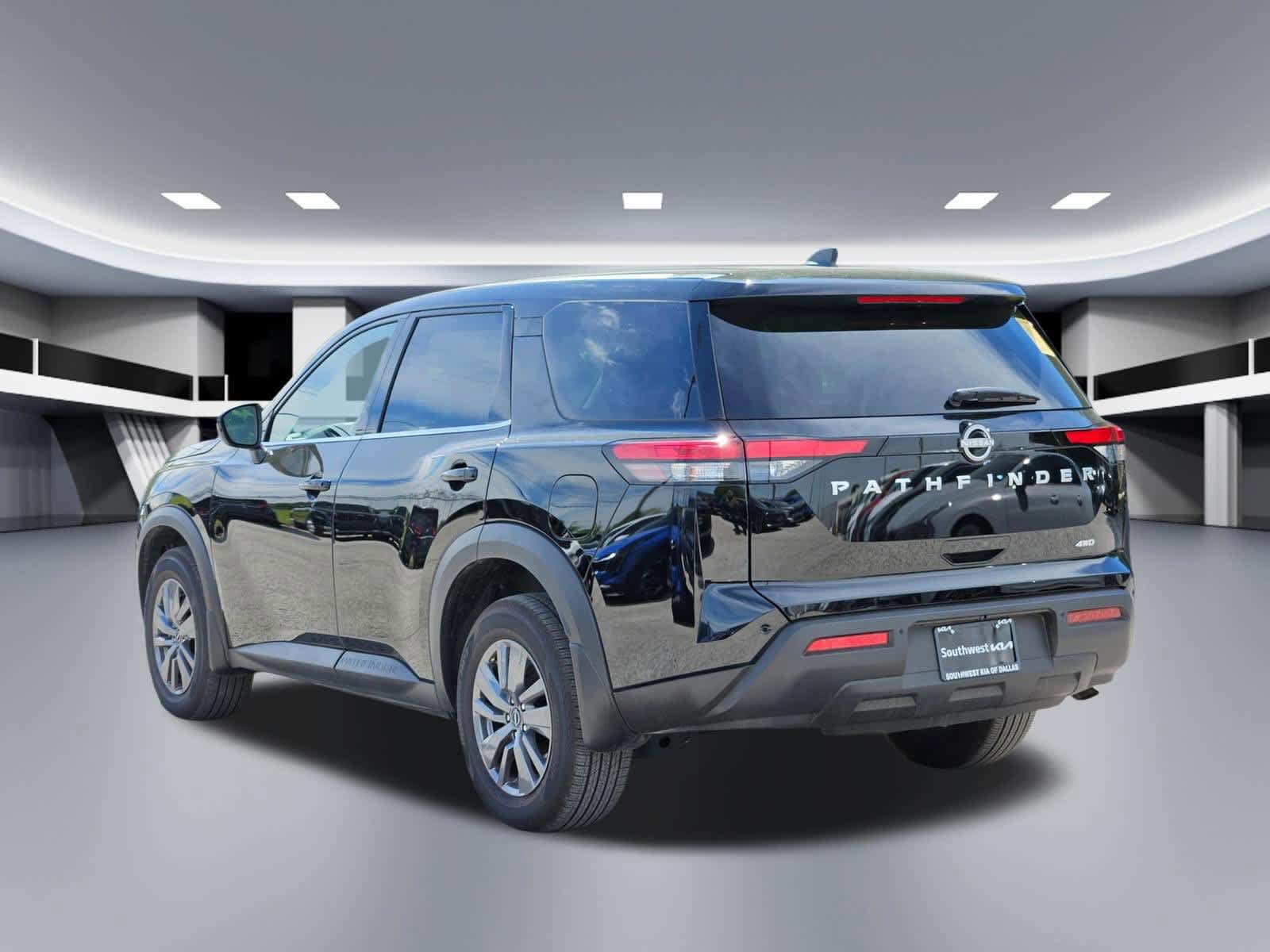 Used 2025 Nissan Pathfinder S image 4